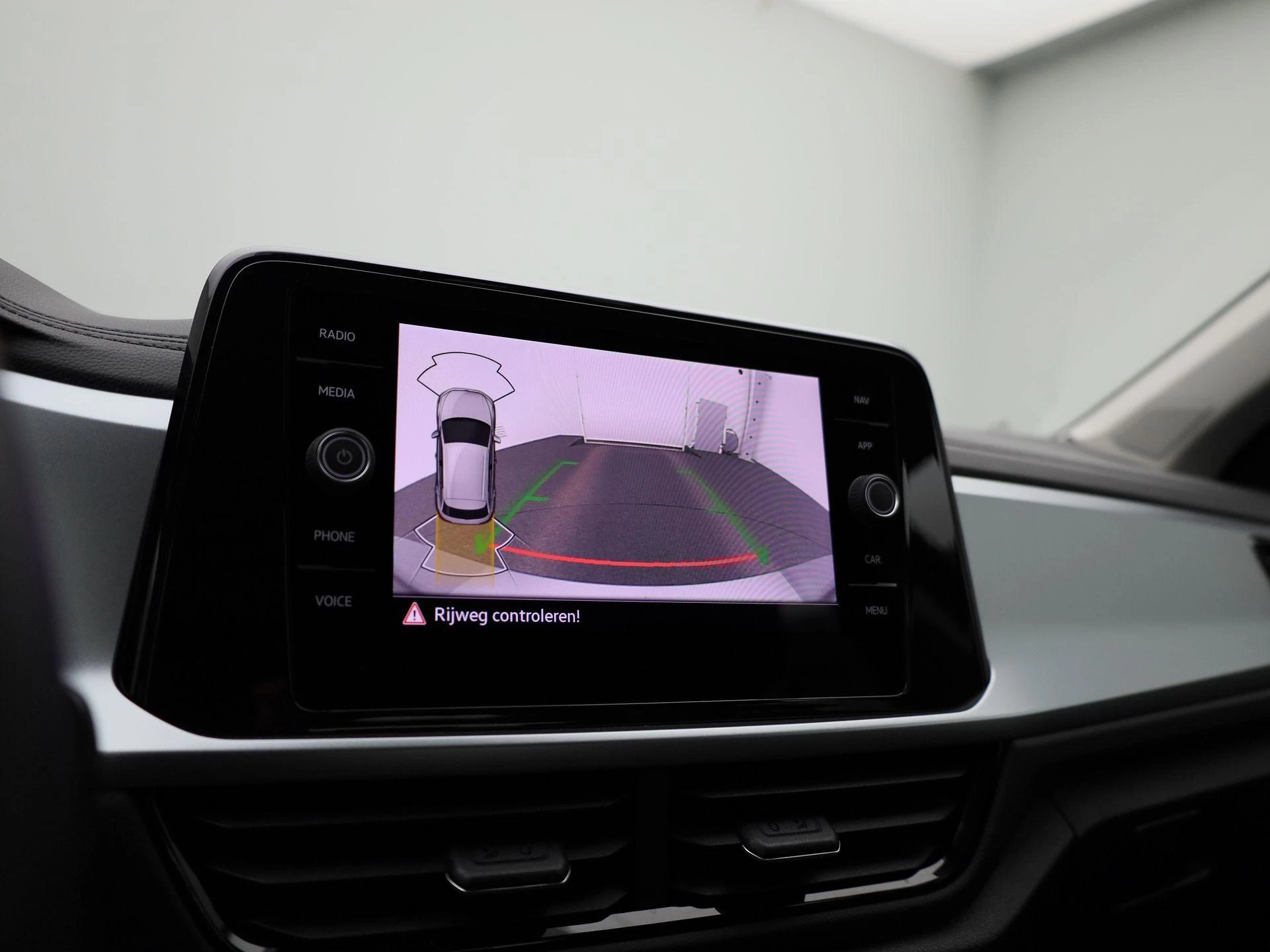 Volkswagen-T-Roc-image-14