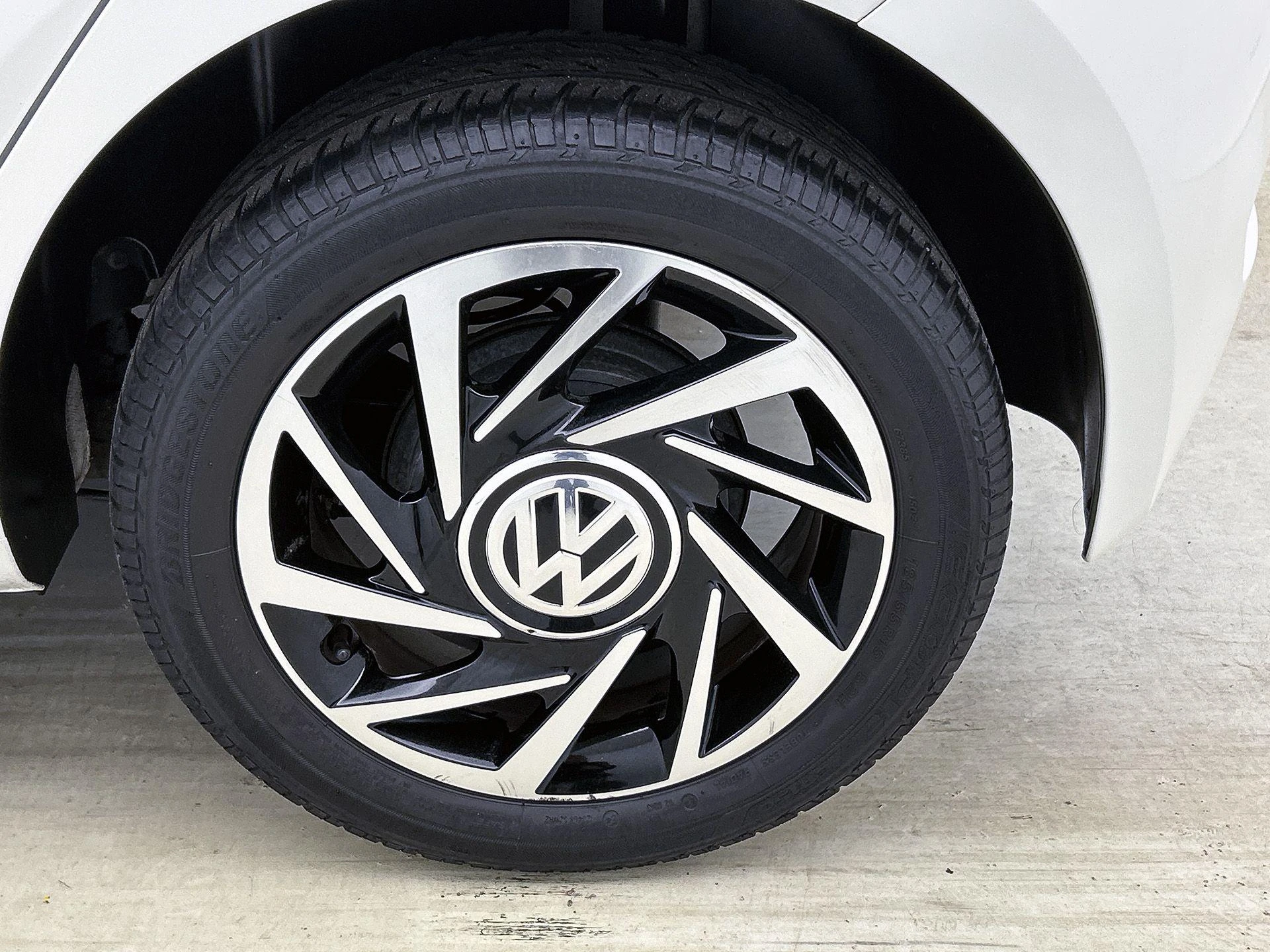 Volkswagen-up!-image-21