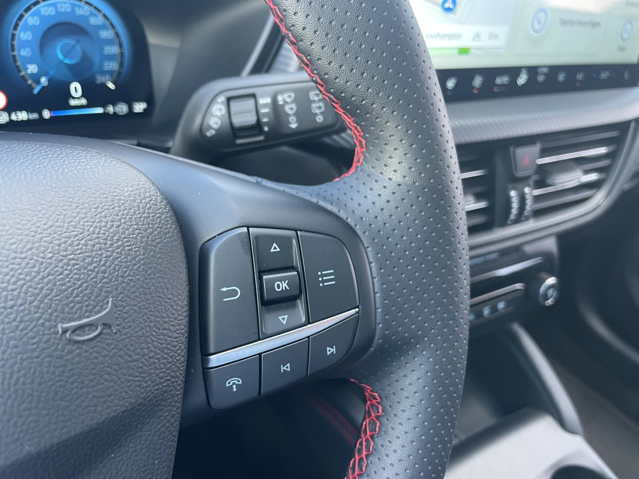 Ford Kuga ST-Line Aut.*PANO*KAM*LED-MATRIX*NAVI*GRA*WINTER-PKT.