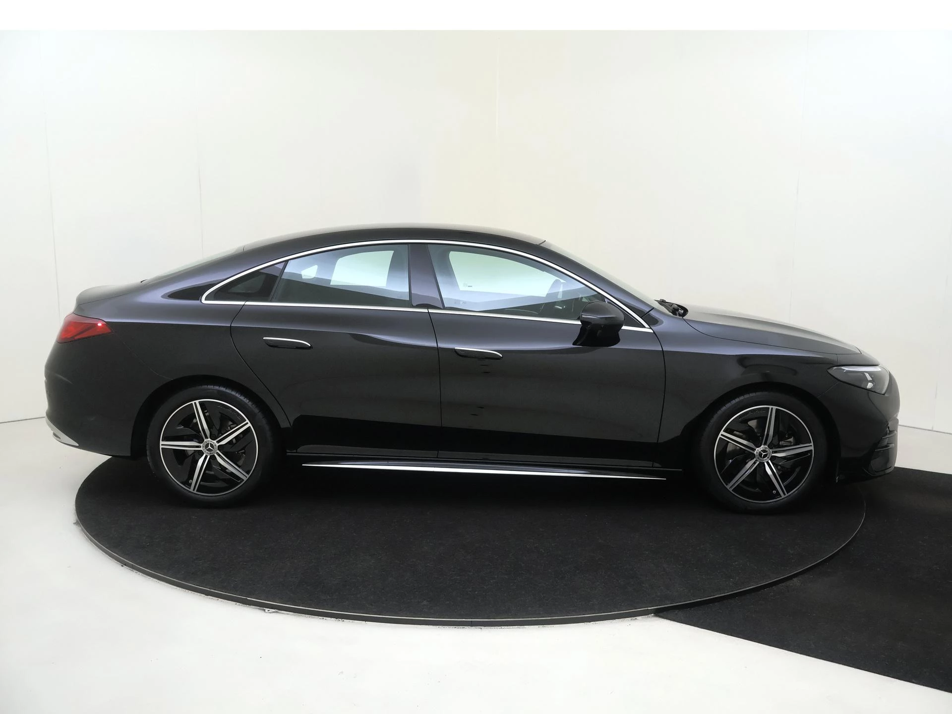 Mercedes-Benz-CLA-image-8
