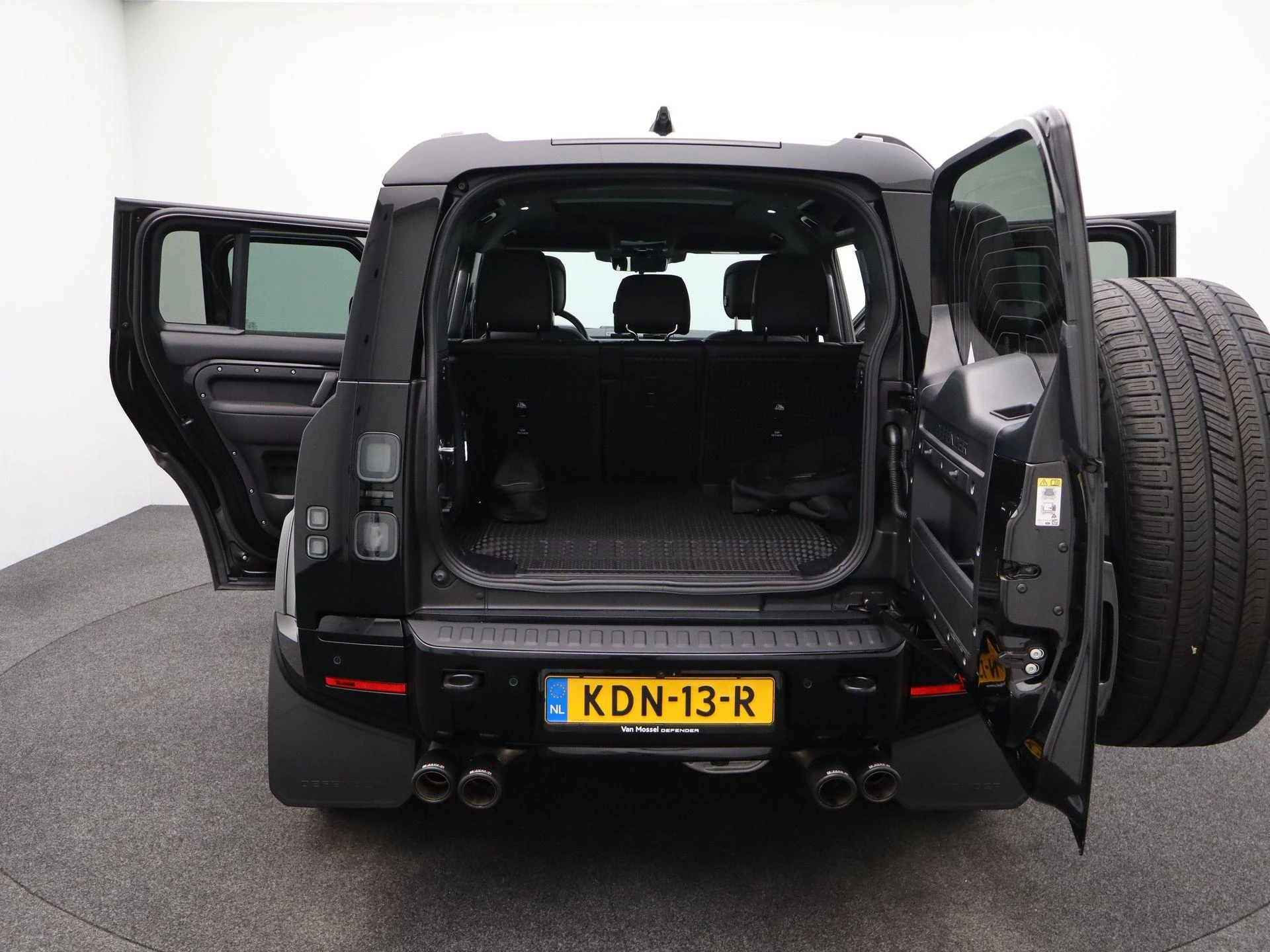 Land Rover Defender 110 2.0 P300e 110 X-Dynamic HSE