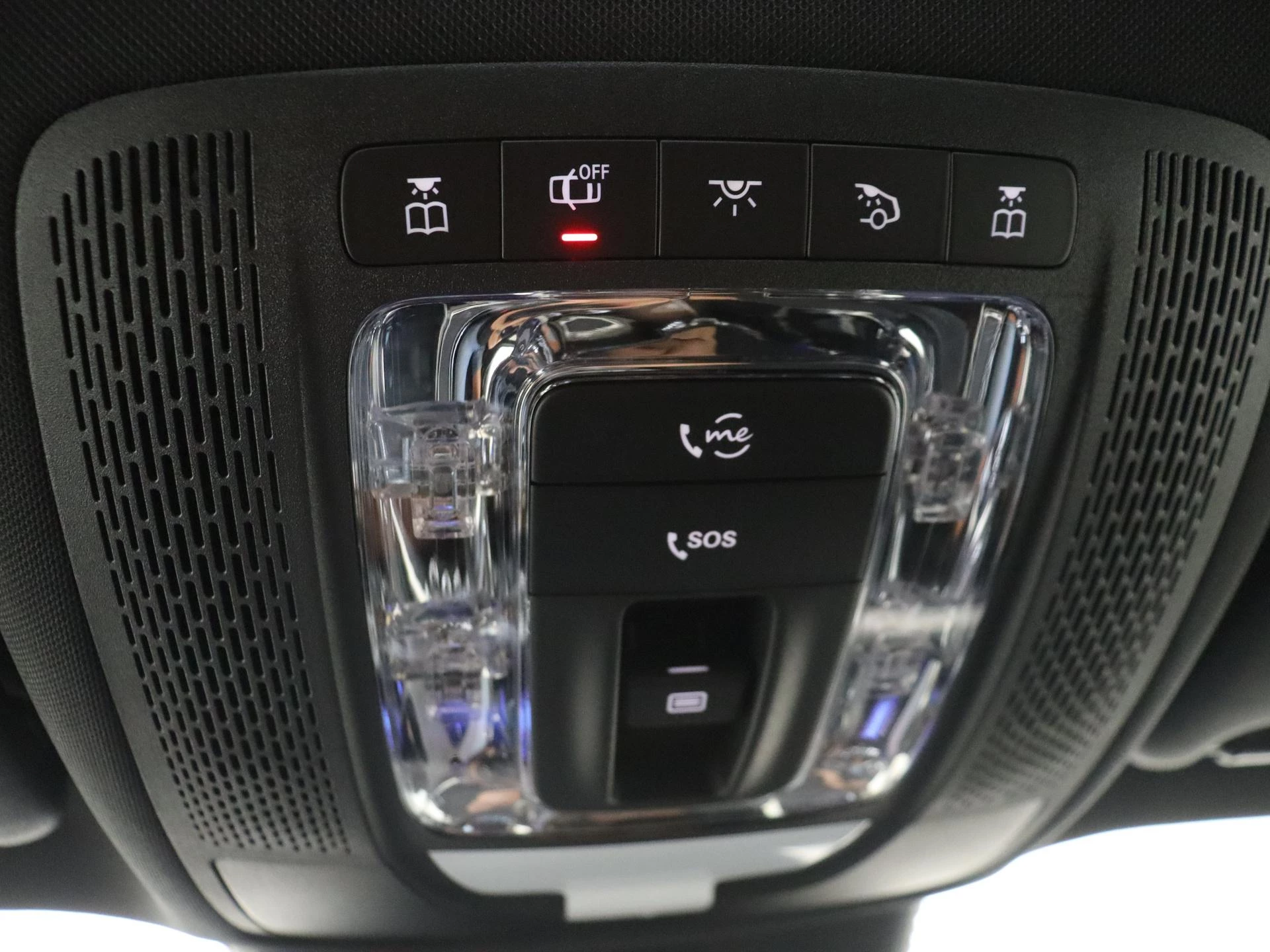 Mercedes-Benz-EQB-image-22