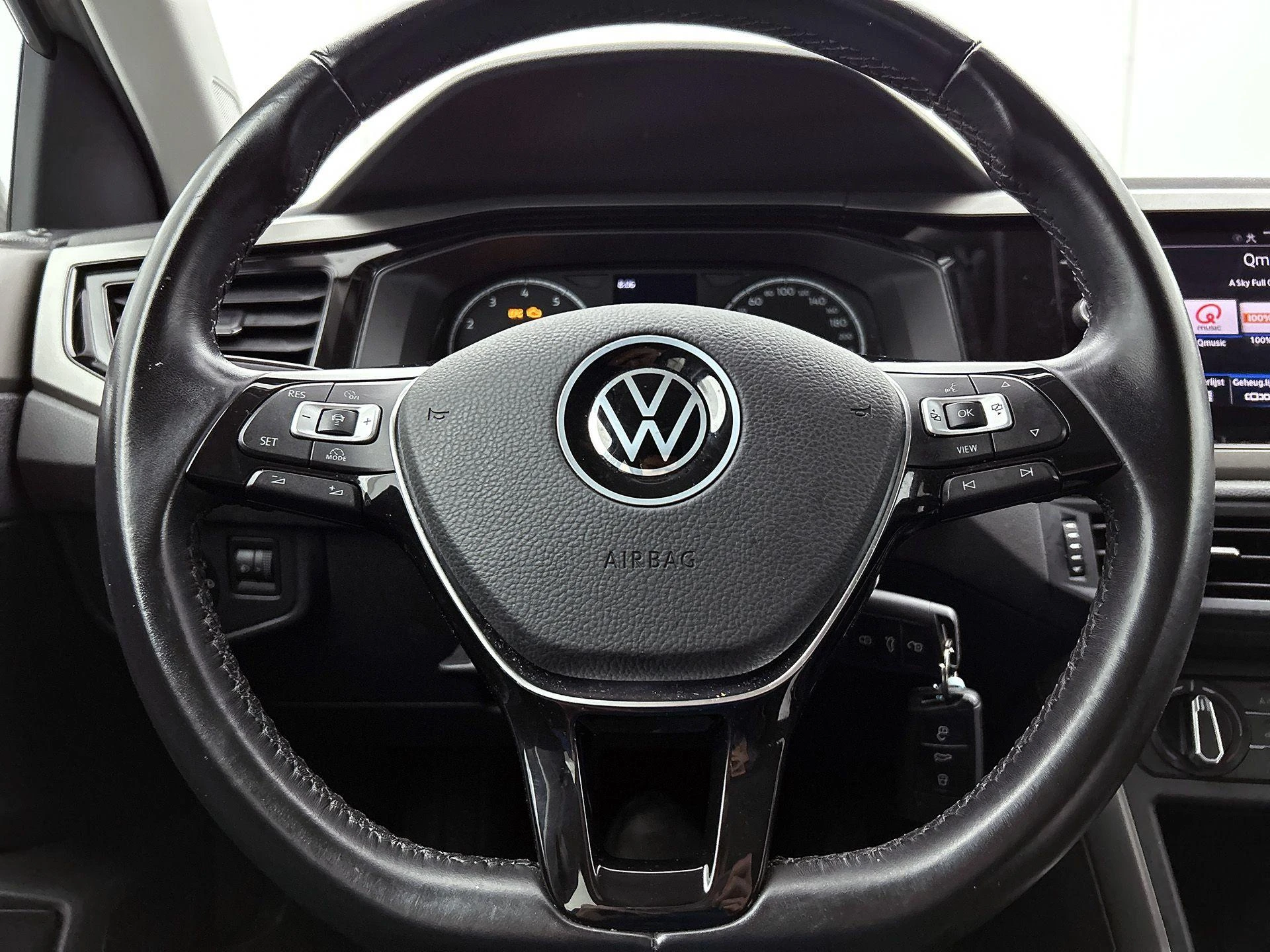 Volkswagen-Polo-image-31