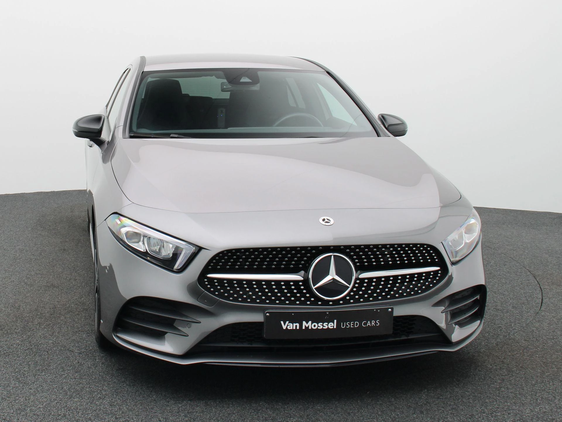Mercedes-Benz A-Klasse 180 + AMG LINE + LED + CAMERA +