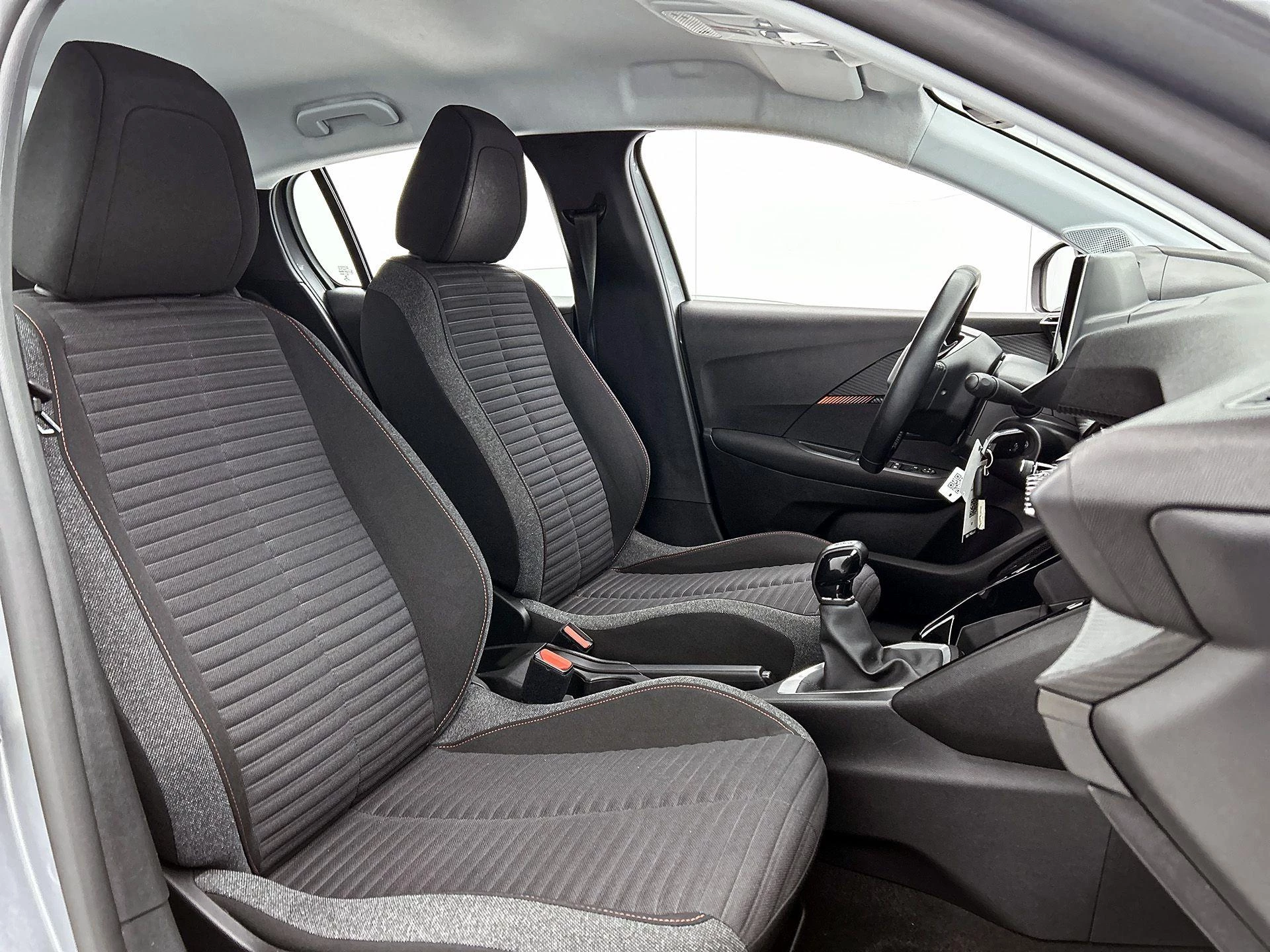 Peugeot-208-image-30