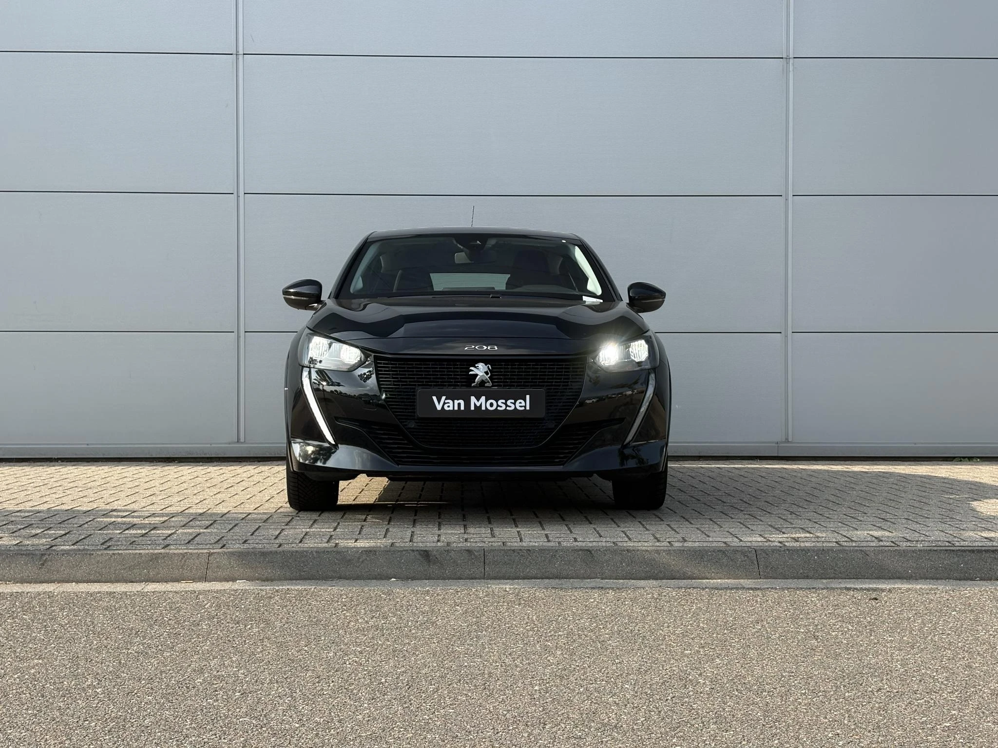 Peugeot-e-208-image-8