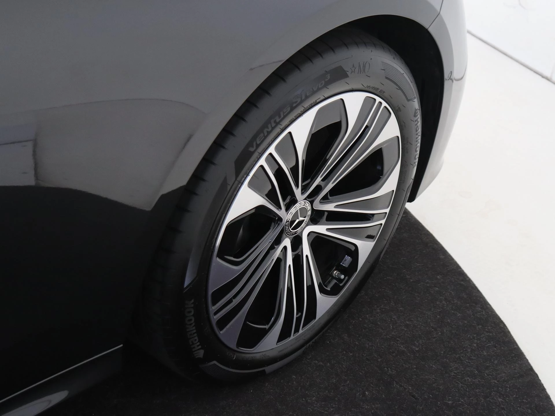 Mercedes-Benz-E-Klasse-image-11