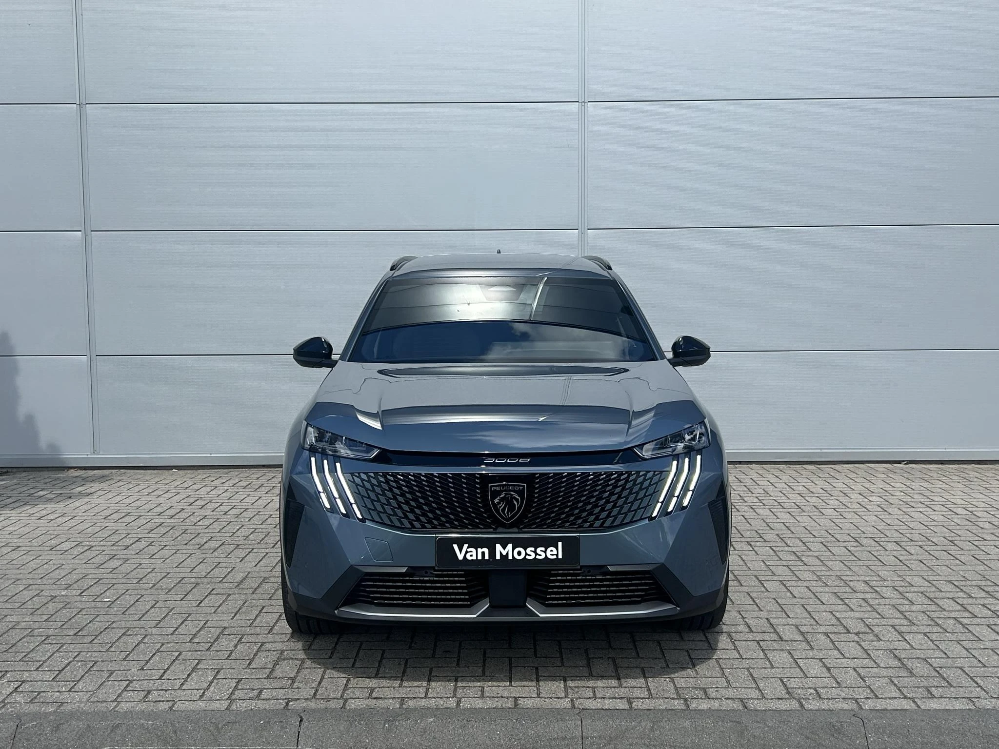 Peugeot-e-5008-image-8