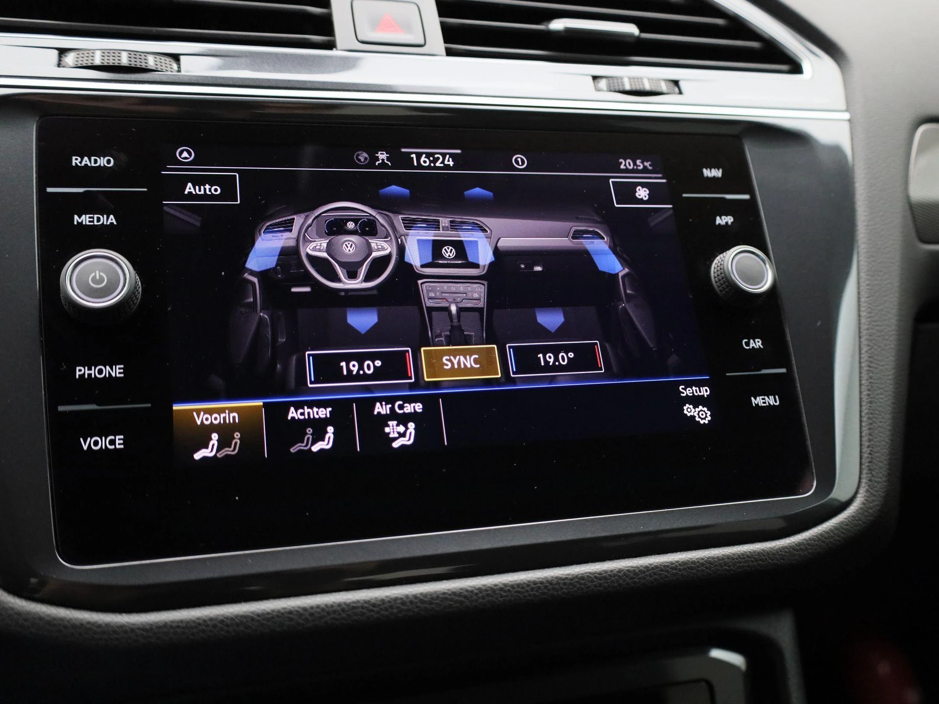Volkswagen-Tiguan-image-27