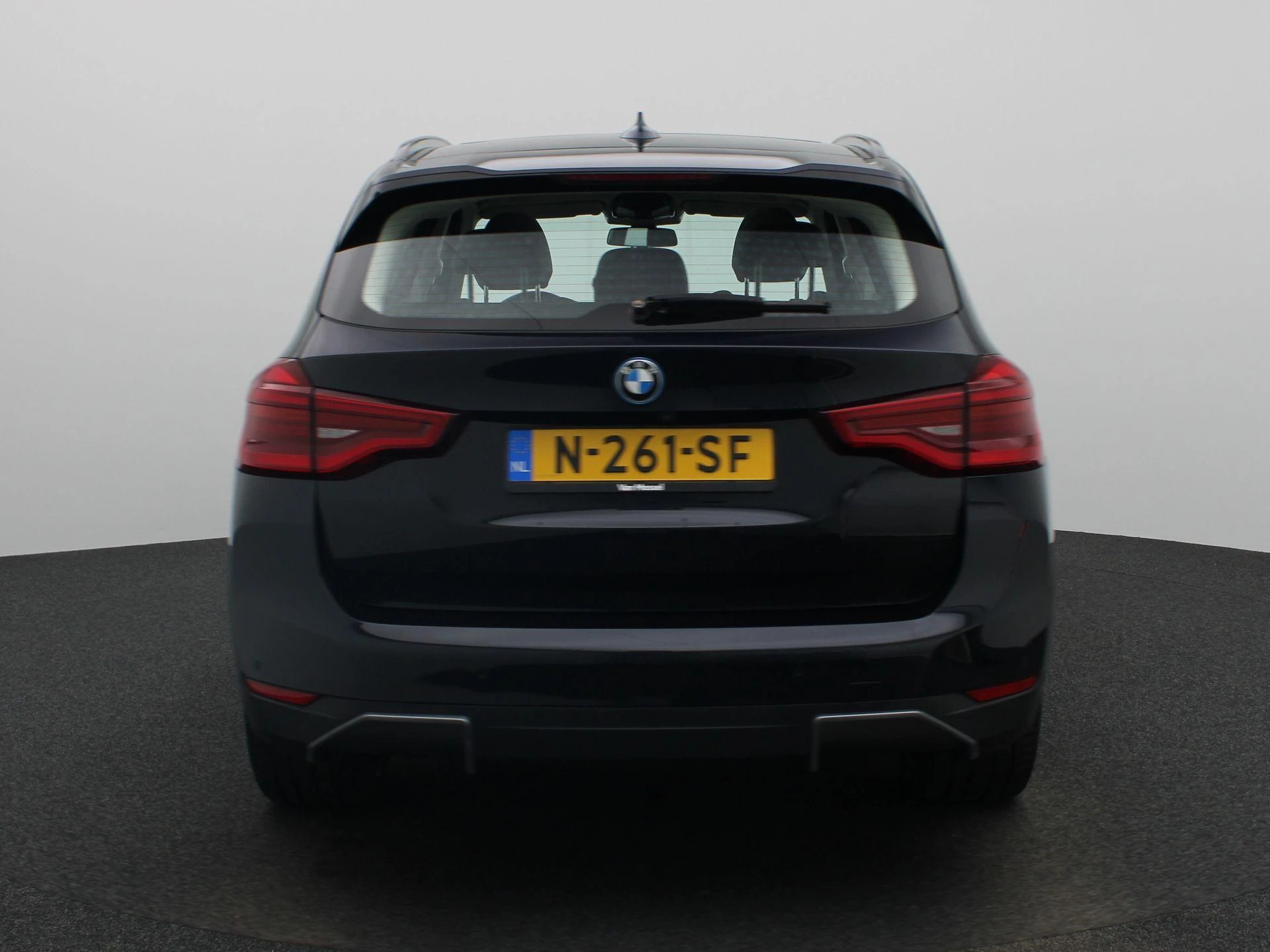 BMW-iX3-image-4