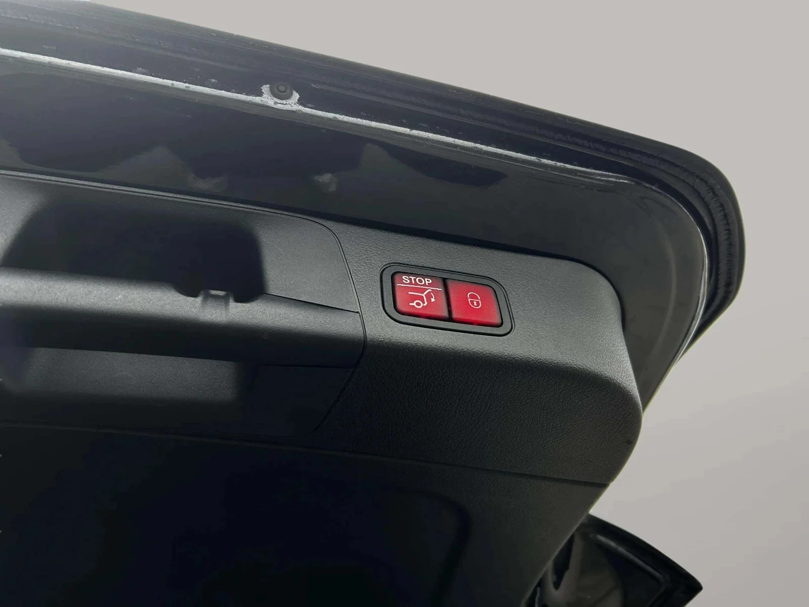 Mercedes-Benz-EQB-image-22