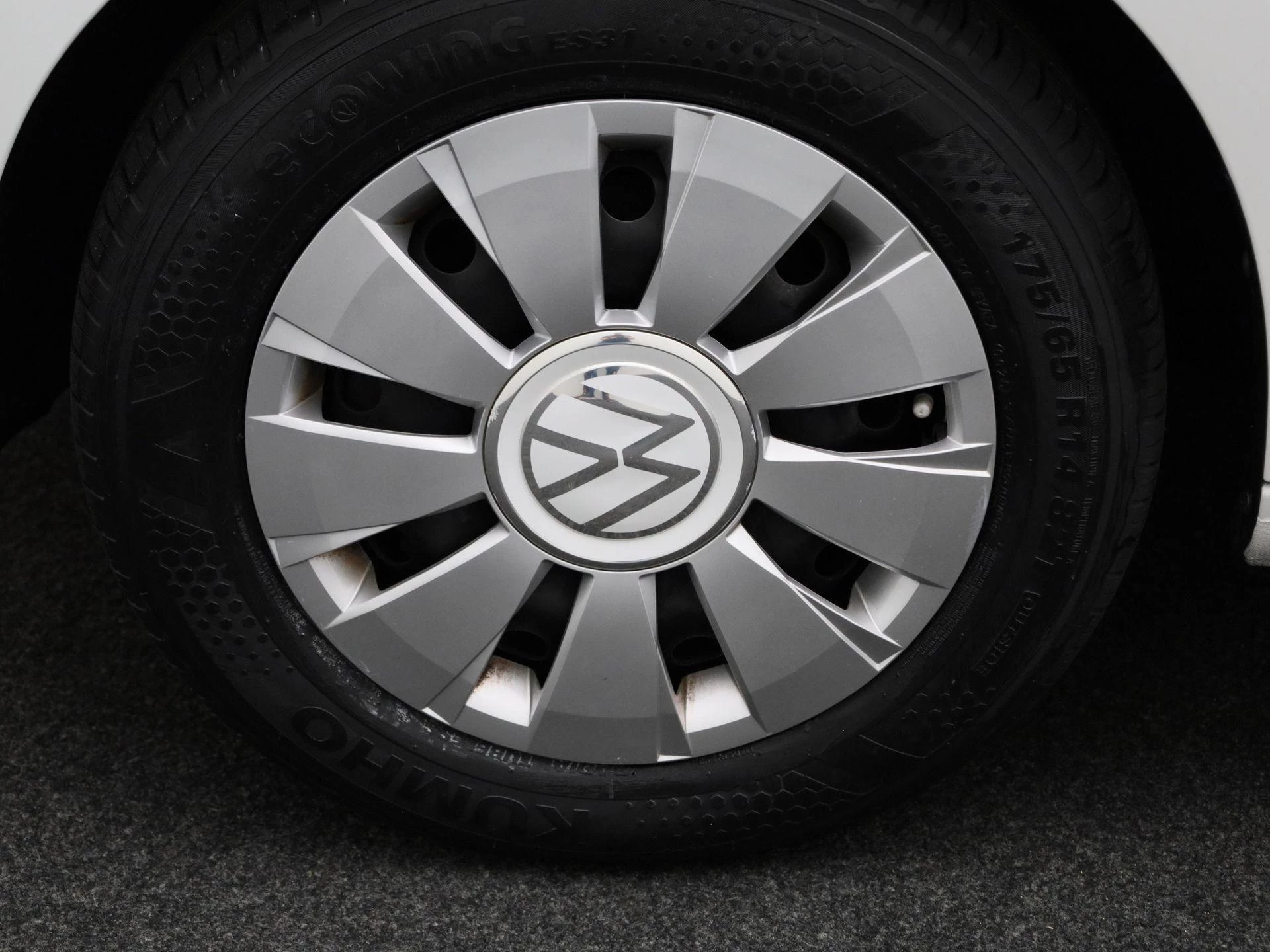 Volkswagen-up!-image-11