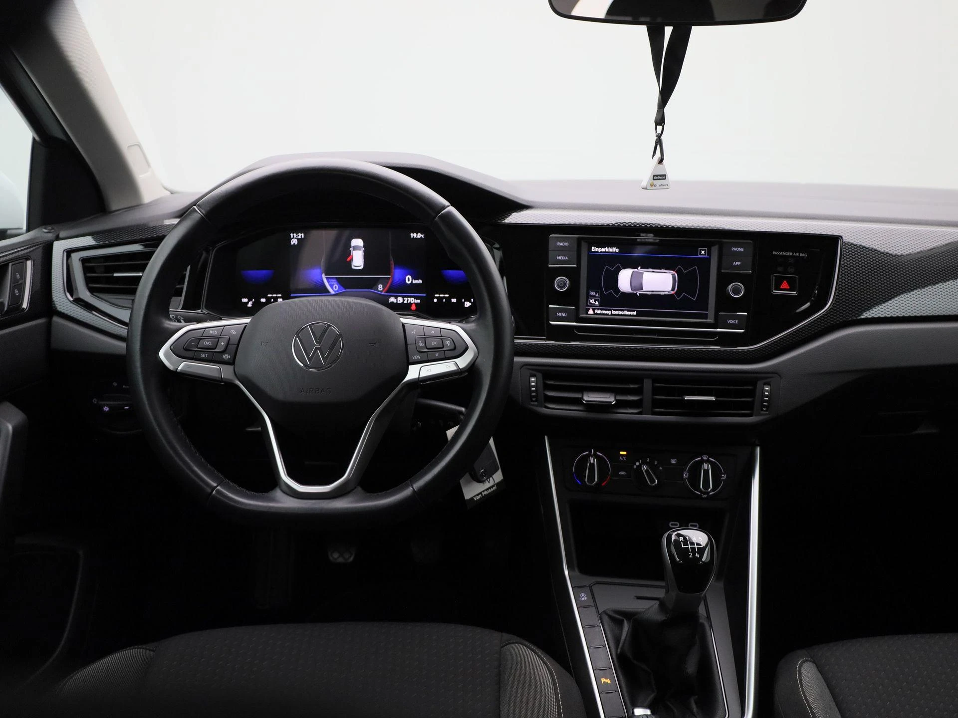 Volkswagen-Polo-image-6