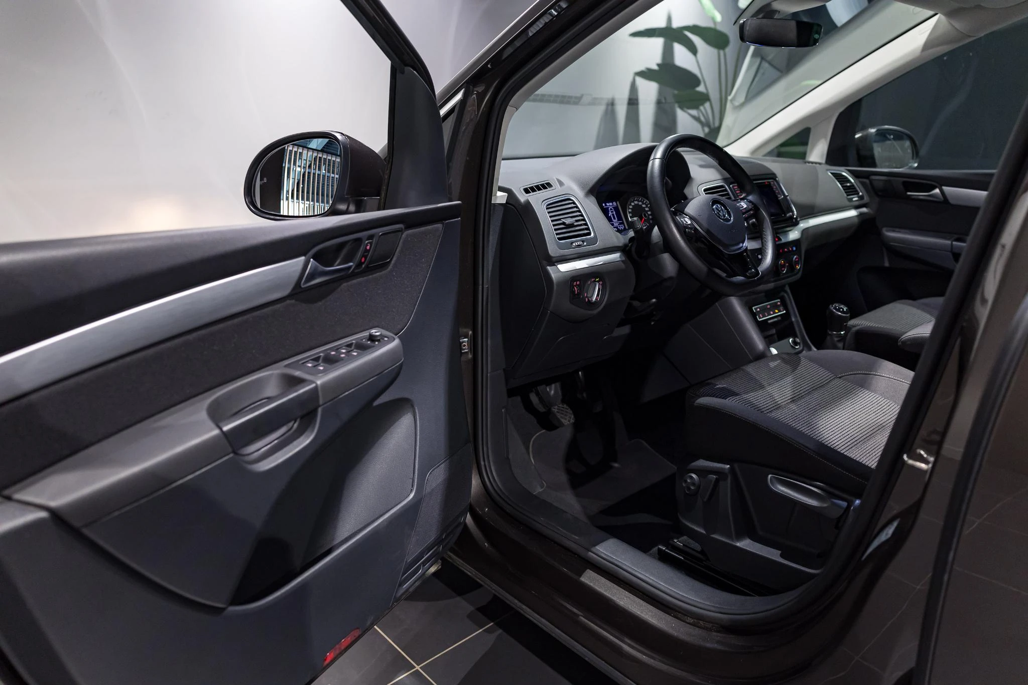 Volkswagen-Sharan-image-23