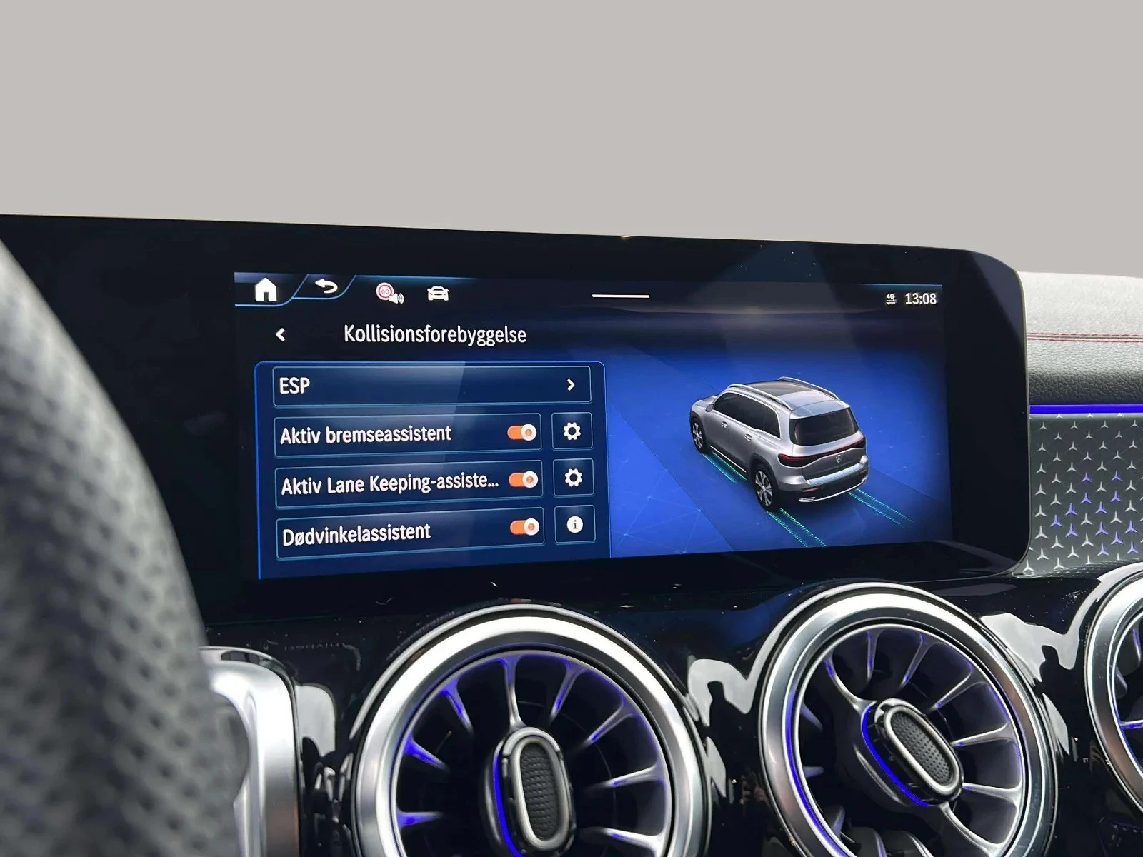 Mercedes-Benz-EQB-image-18