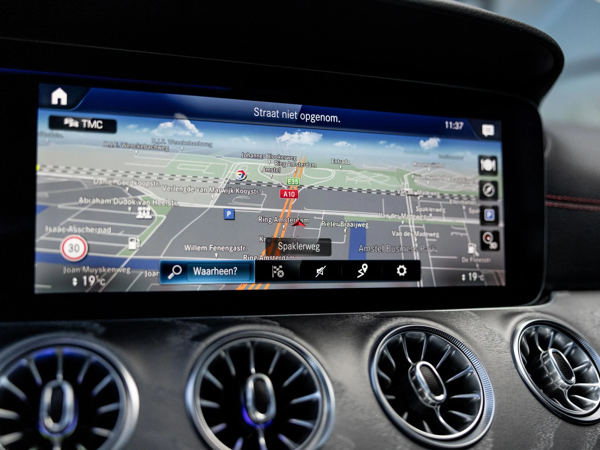 Mercedes-Benz-CLS-image-41