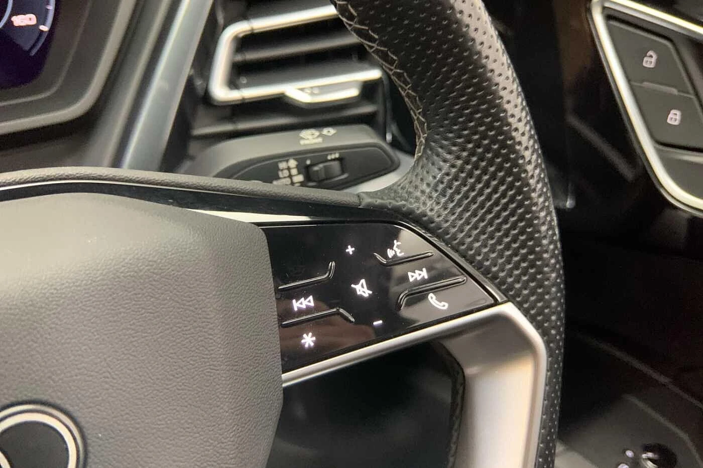 Audi-Q4 Sportback e-tron-image-25