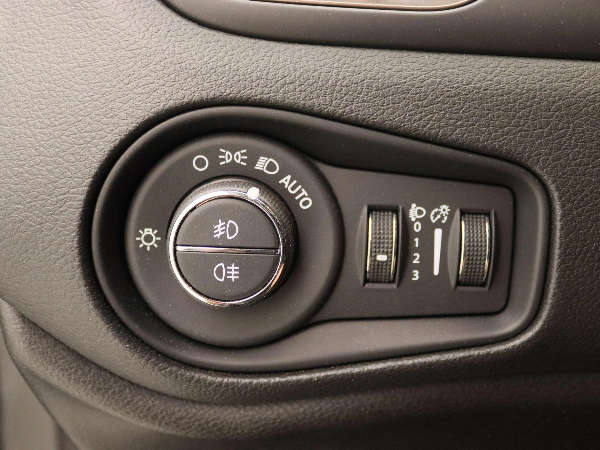 Jeep-Renegade-image-18
