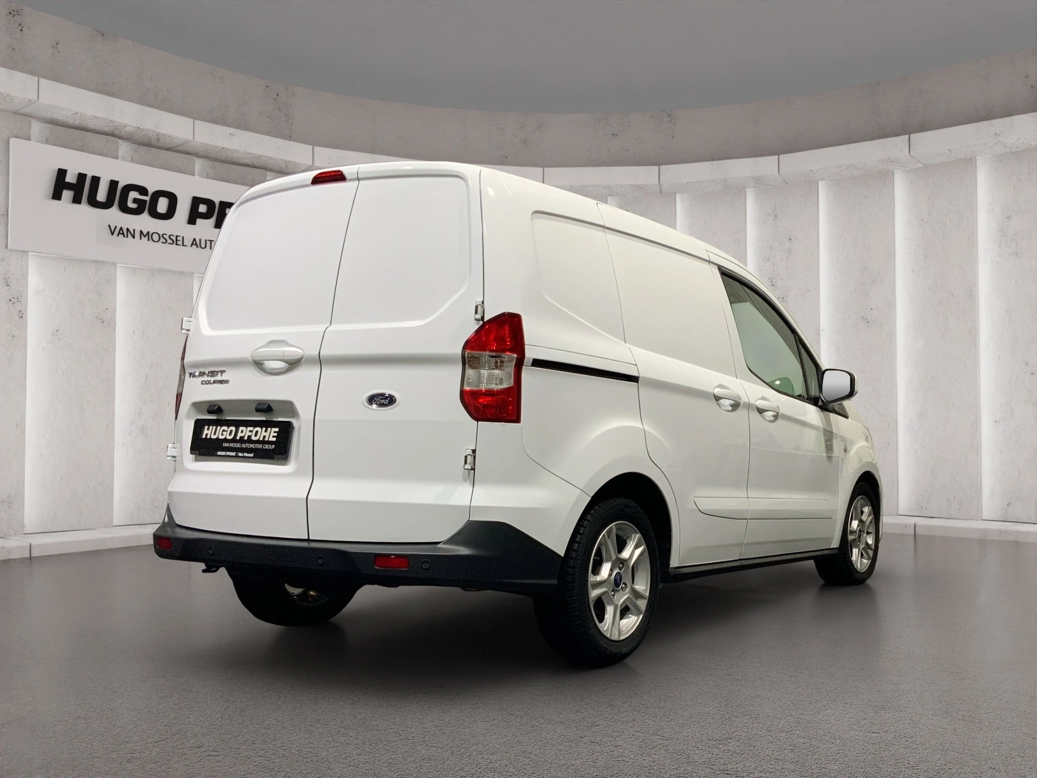 Ford-Transit Courier-image-4