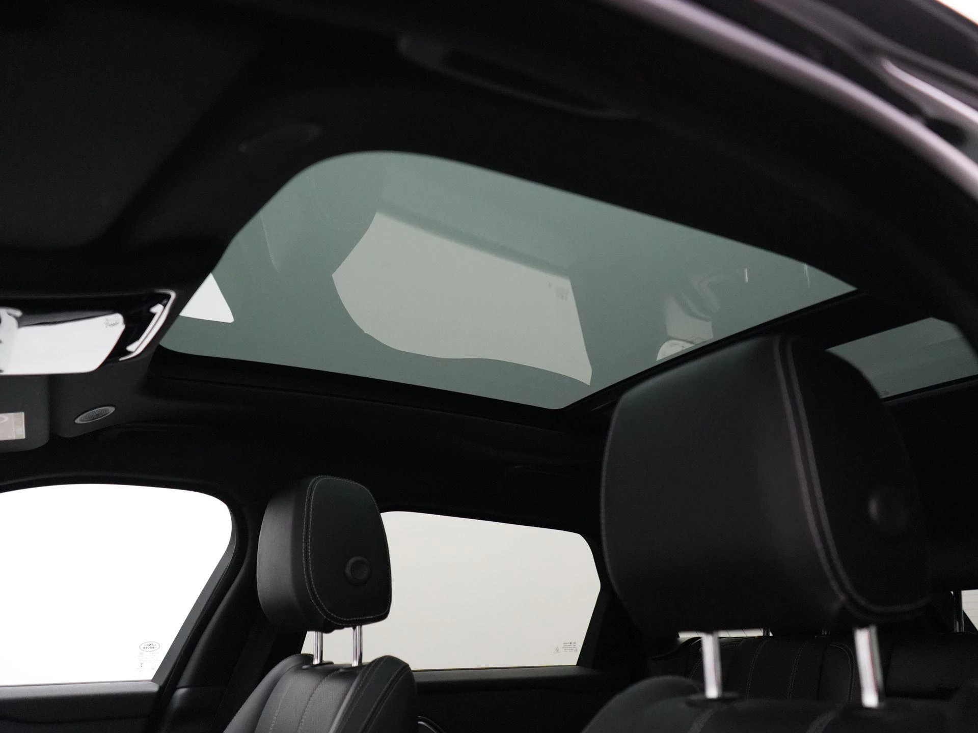 Land Rover-Range Rover Velar-image-41