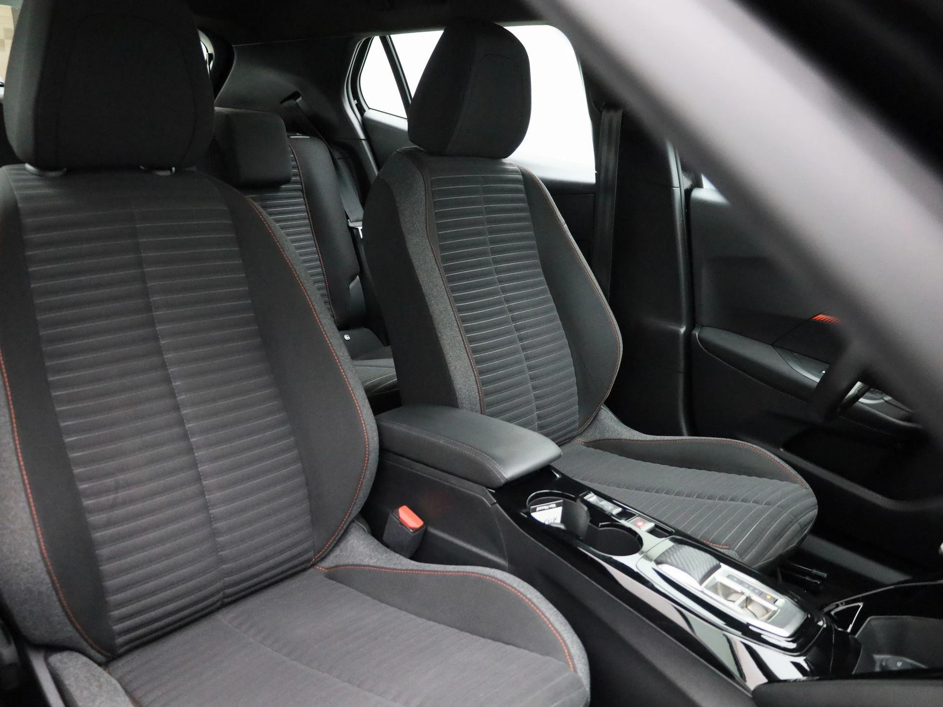 Peugeot e-2008 - 37