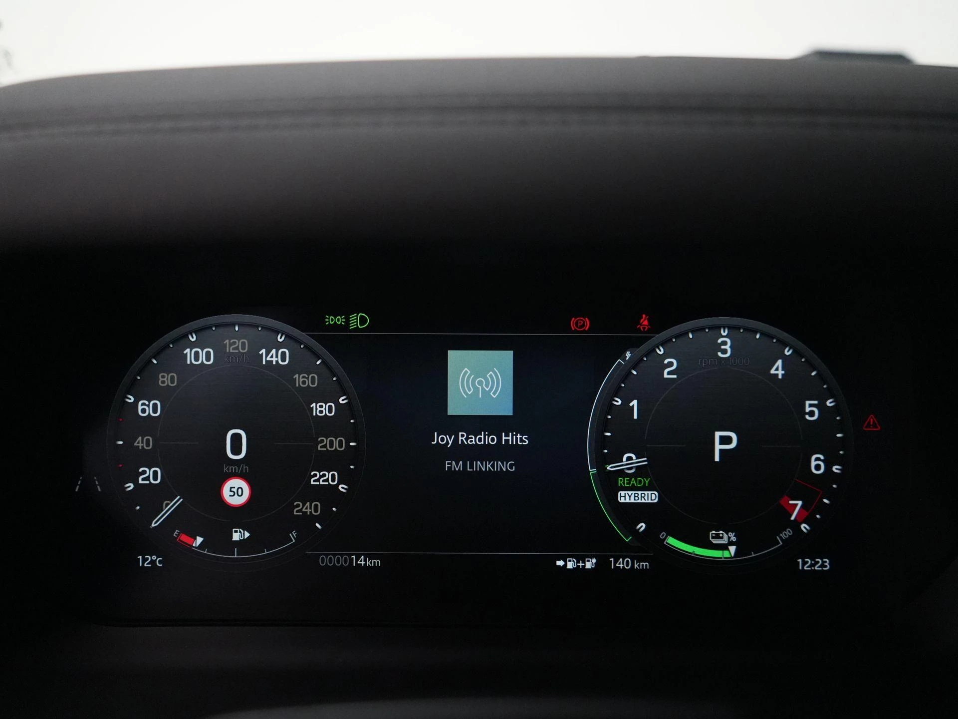 Land Rover-Defender-image-9