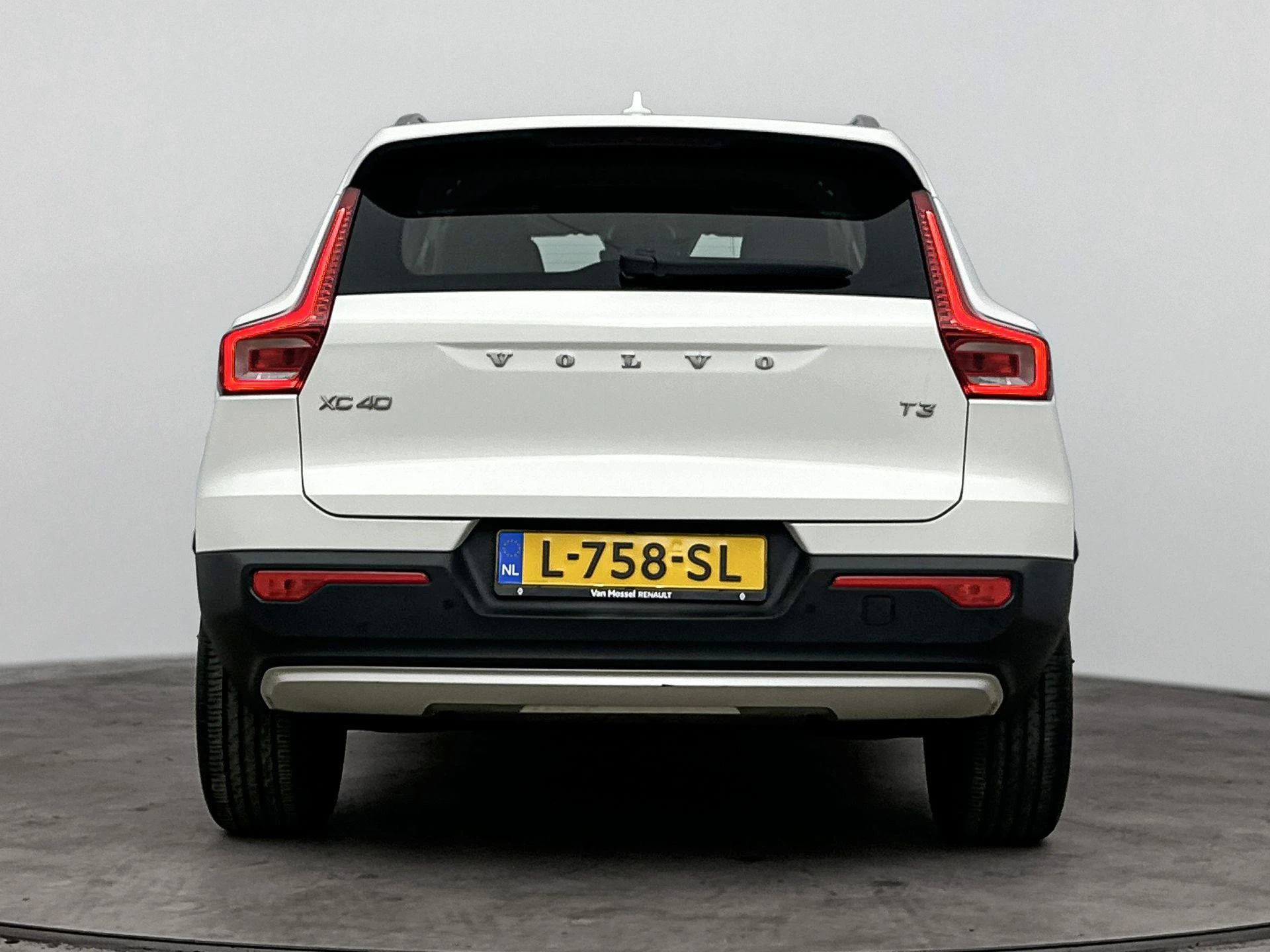 Volvo-XC40-image-2