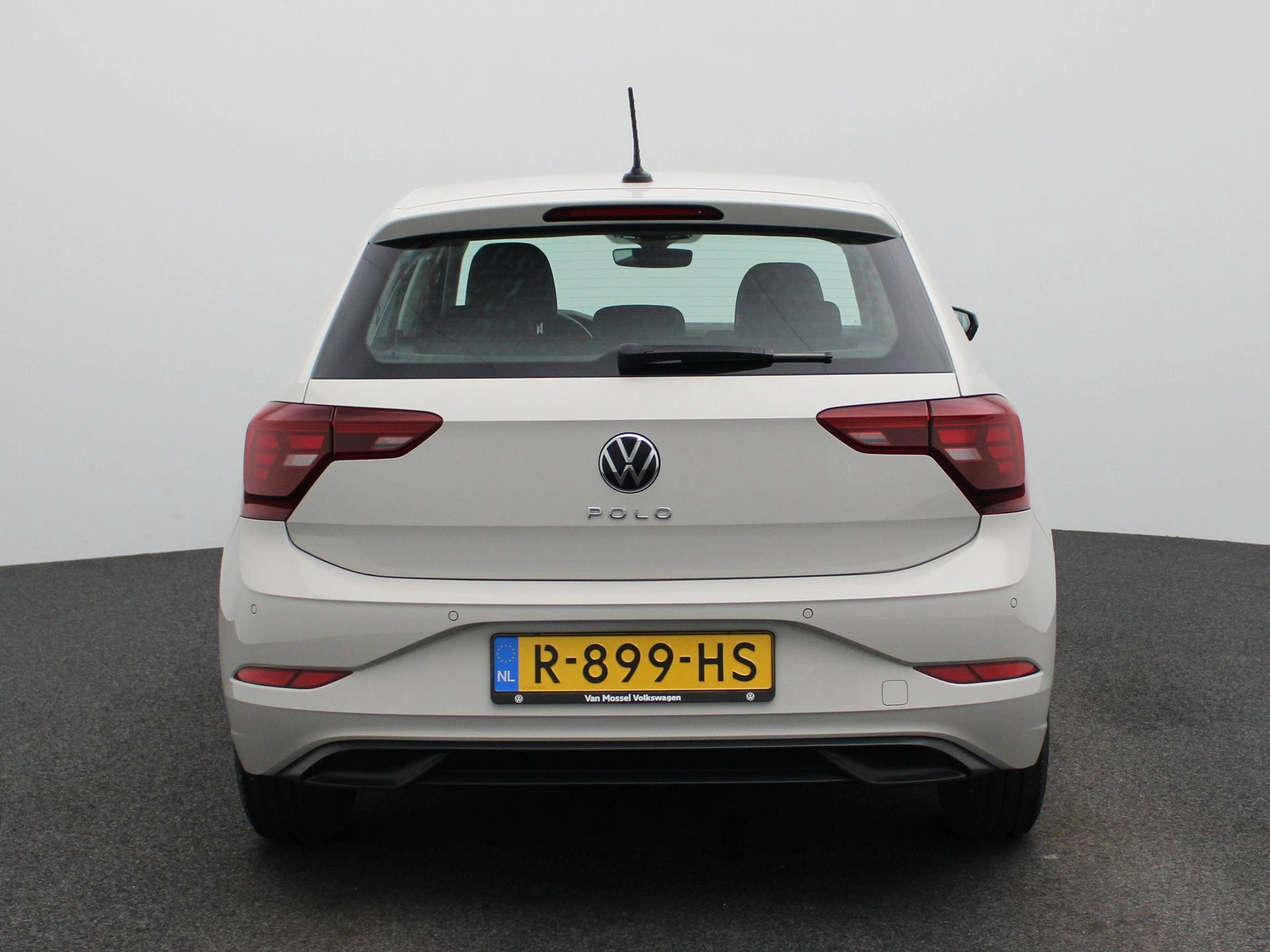 Volkswagen-Polo-image-4