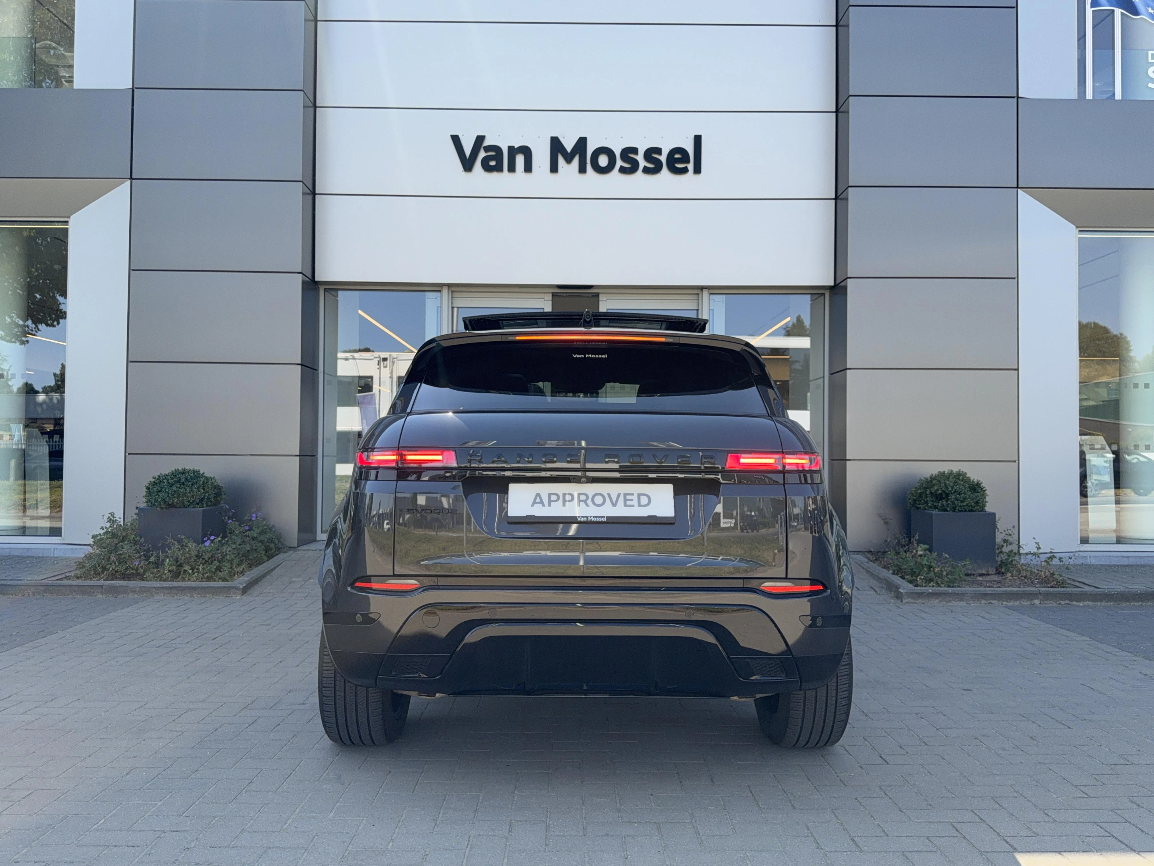 Land Rover-Range Rover Evoque-image-4