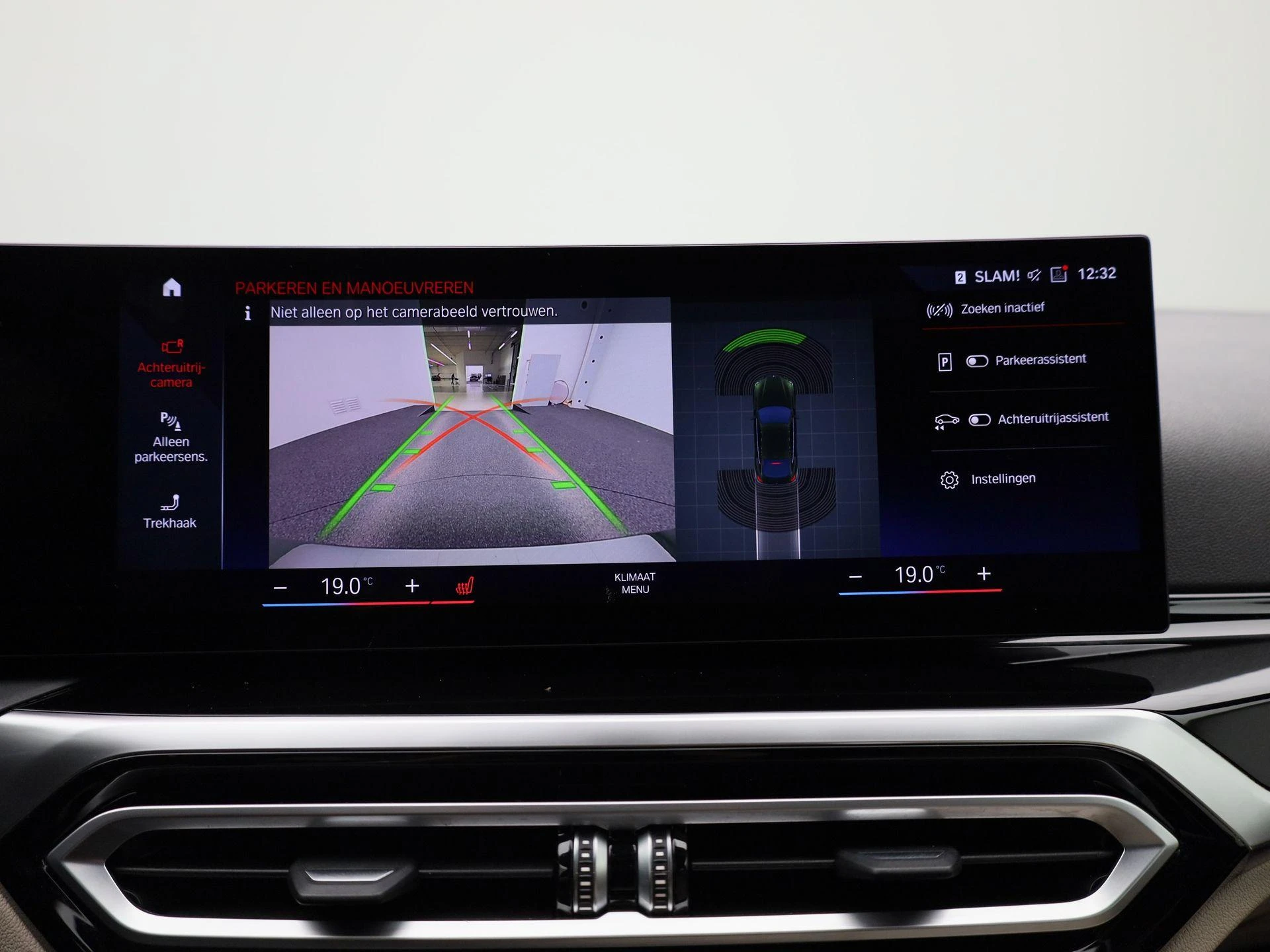 BMW-i4-image-32