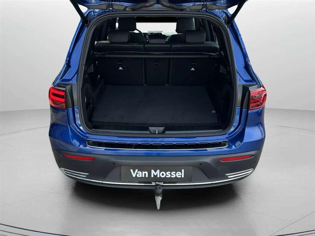Mercedes-Benz-EQB-image-23