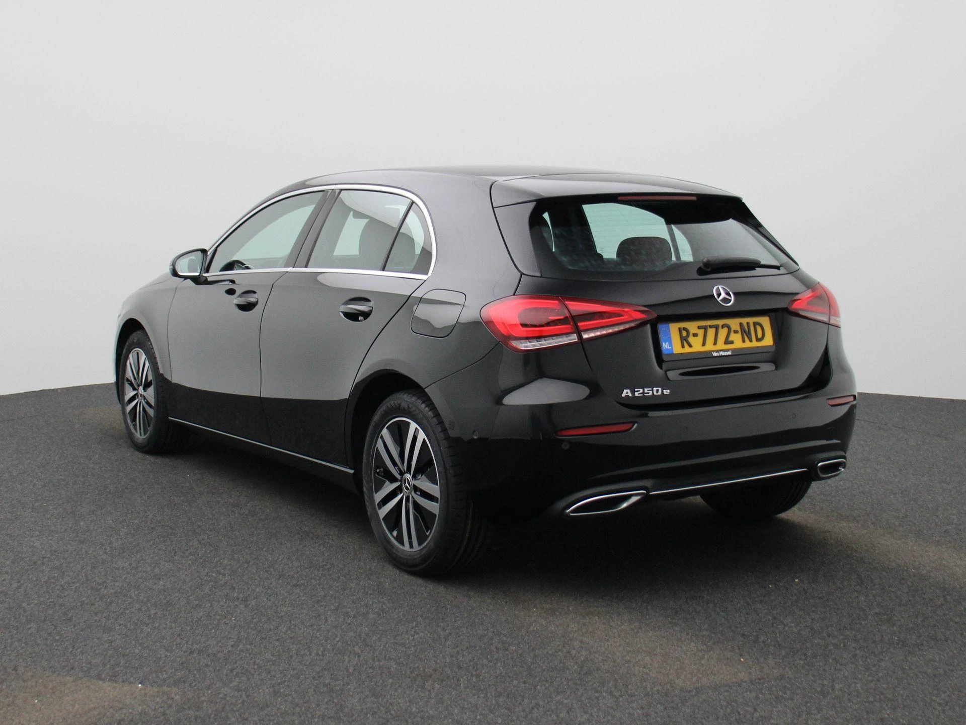 Mercedes-Benz-A-Klasse-image-2