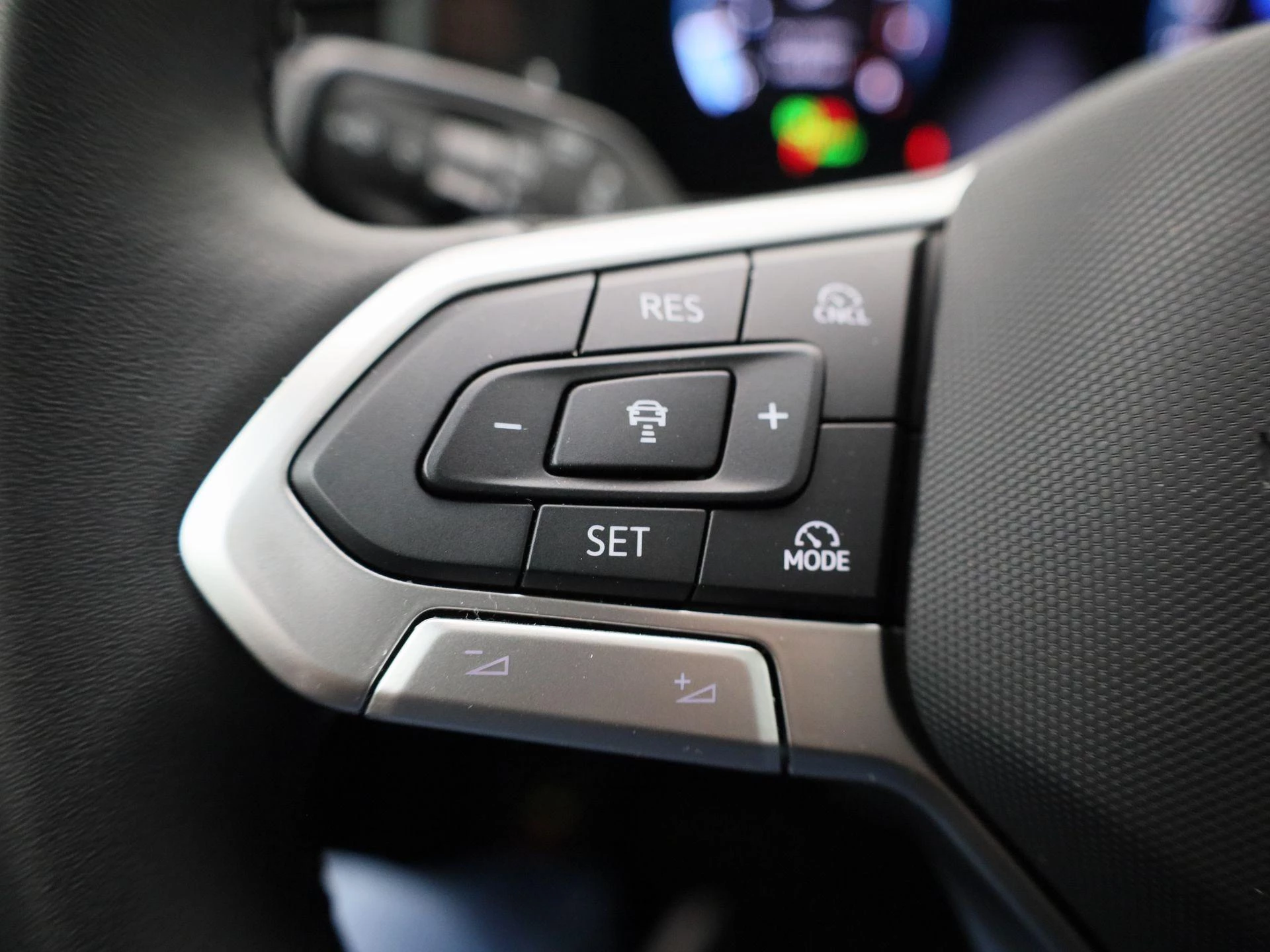 Volkswagen-Tiguan-image-20