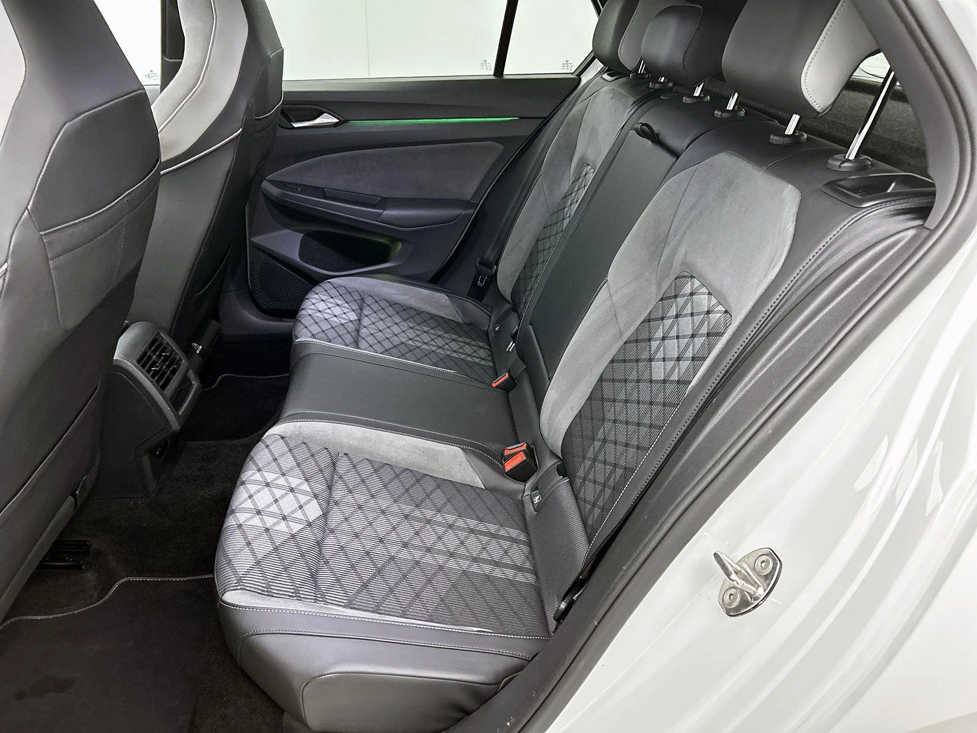 Volkswagen-Golf-image-26