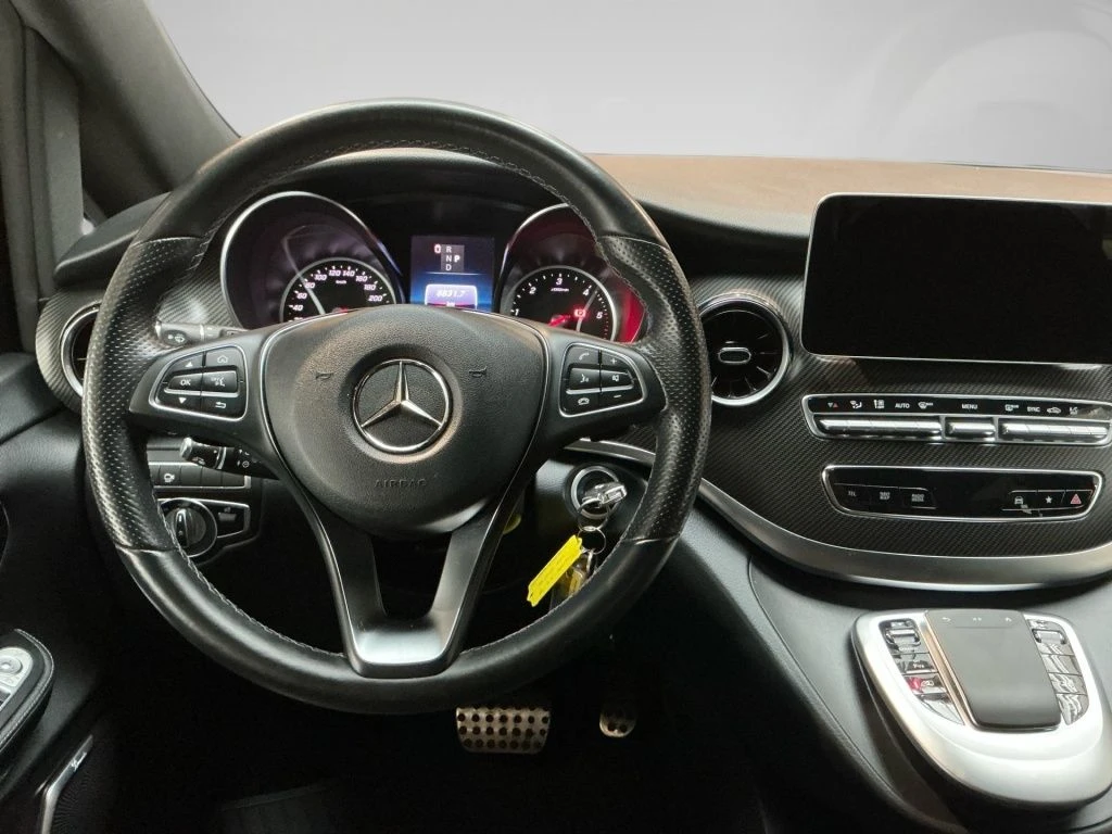Mercedes-Benz-V-Klasse 300-image-12