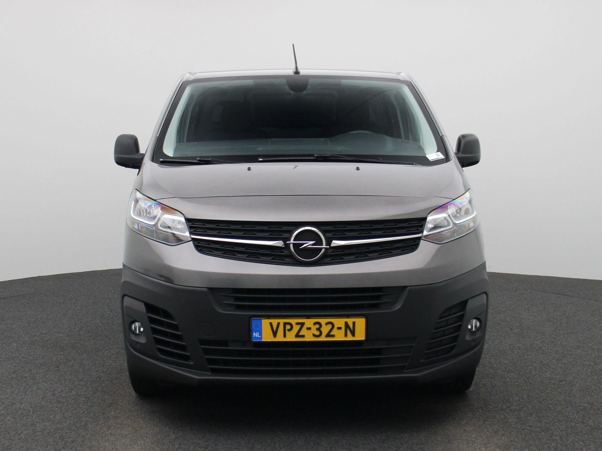Opel-Vivaro-image-2