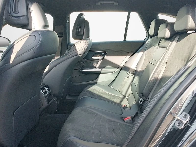 Mercedes-Benz-C-Klasse-image-17