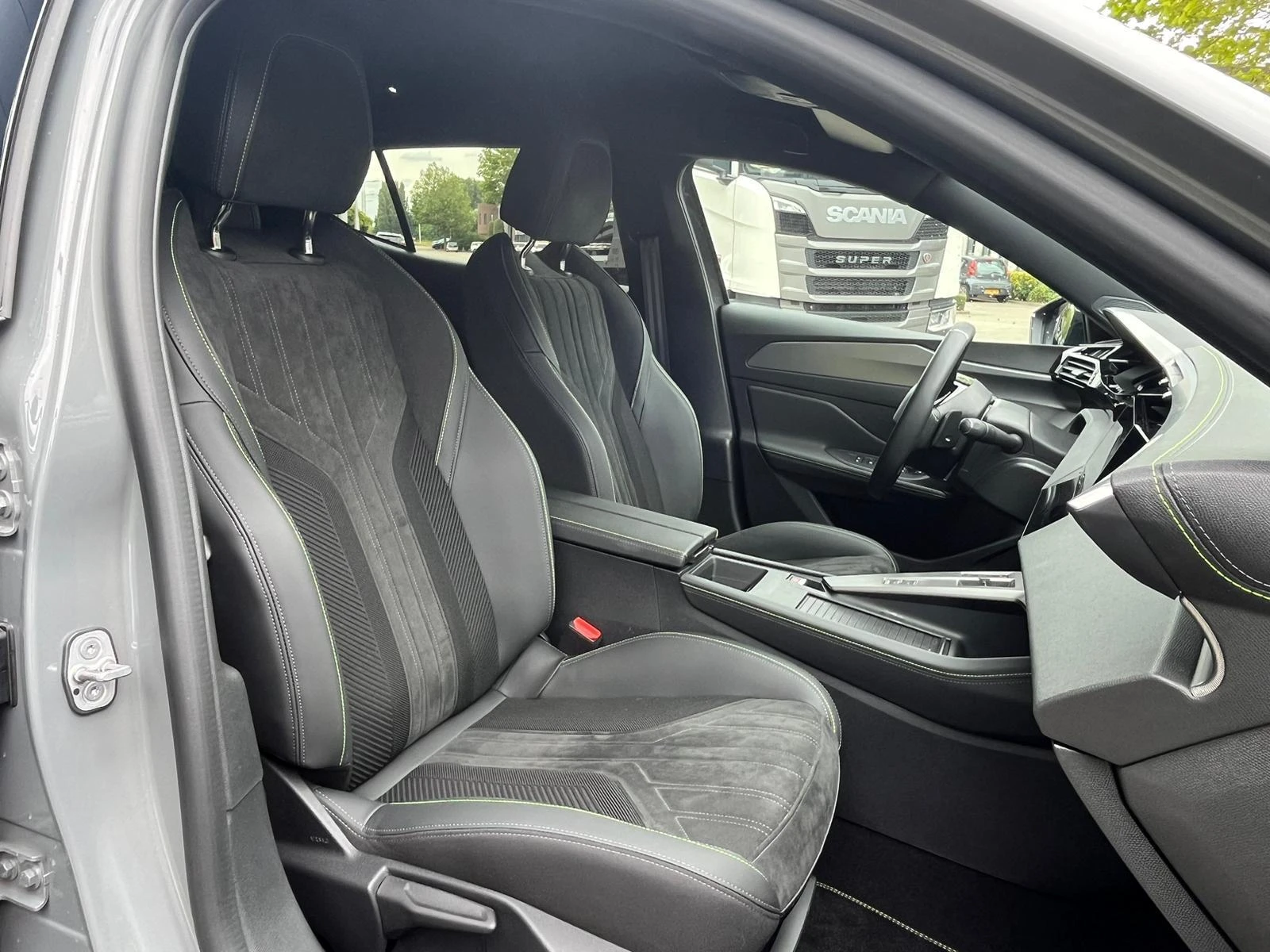 Peugeot-408-image-8
