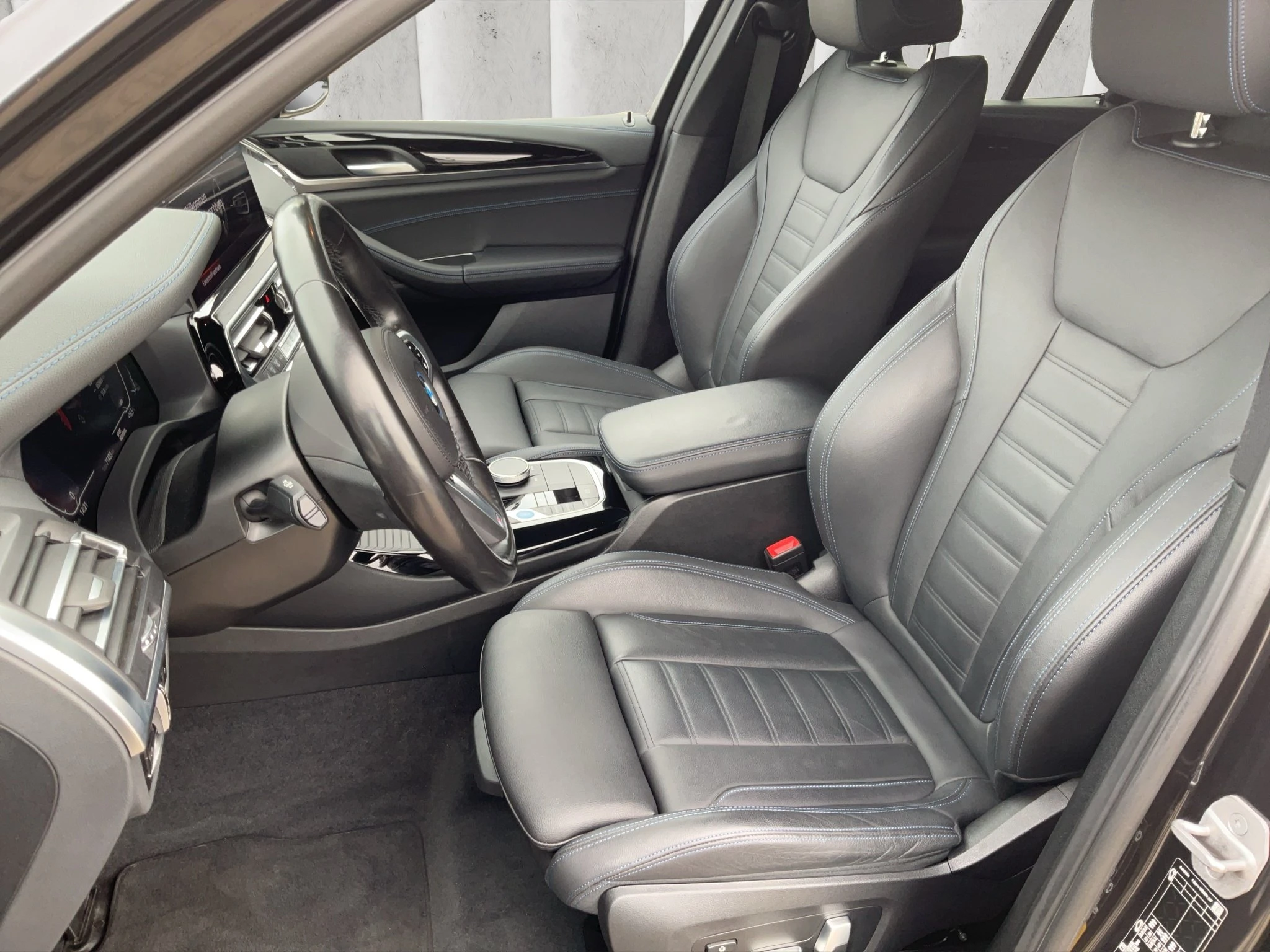 BMW-iX3-image-9
