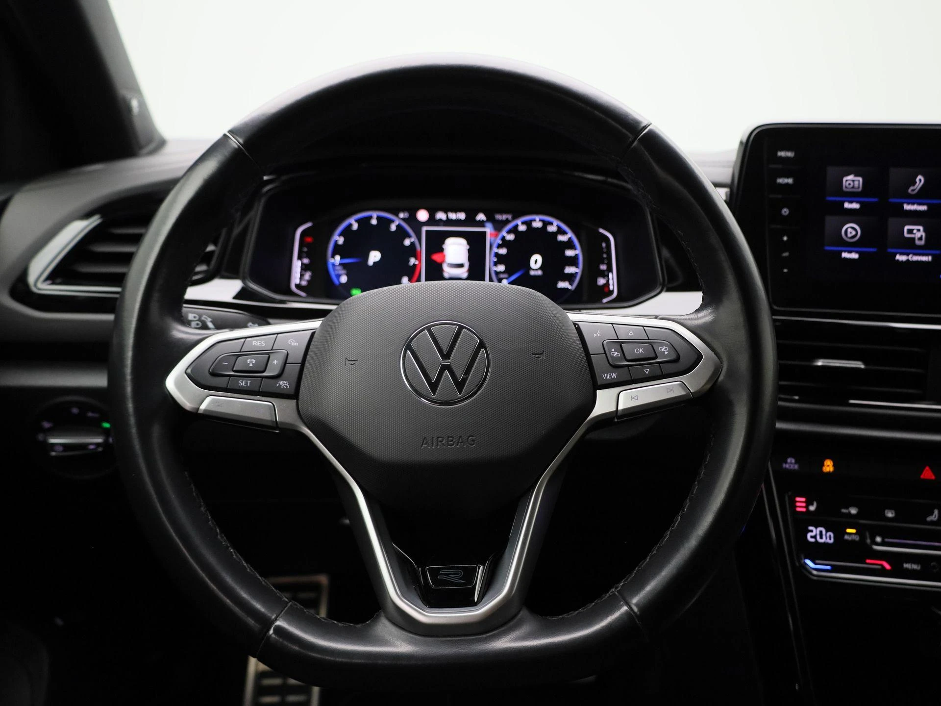 Volkswagen-T-Roc-image-6