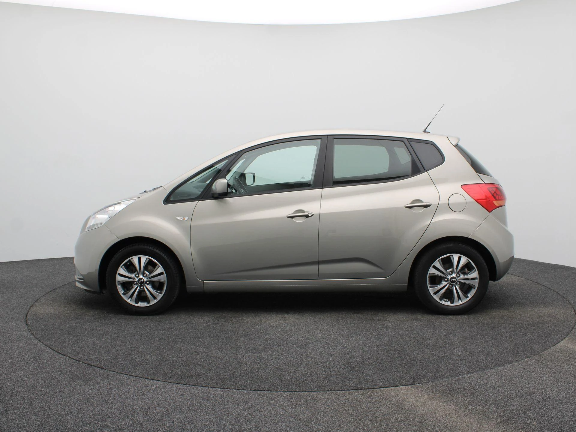 Kia-Venga-image-38