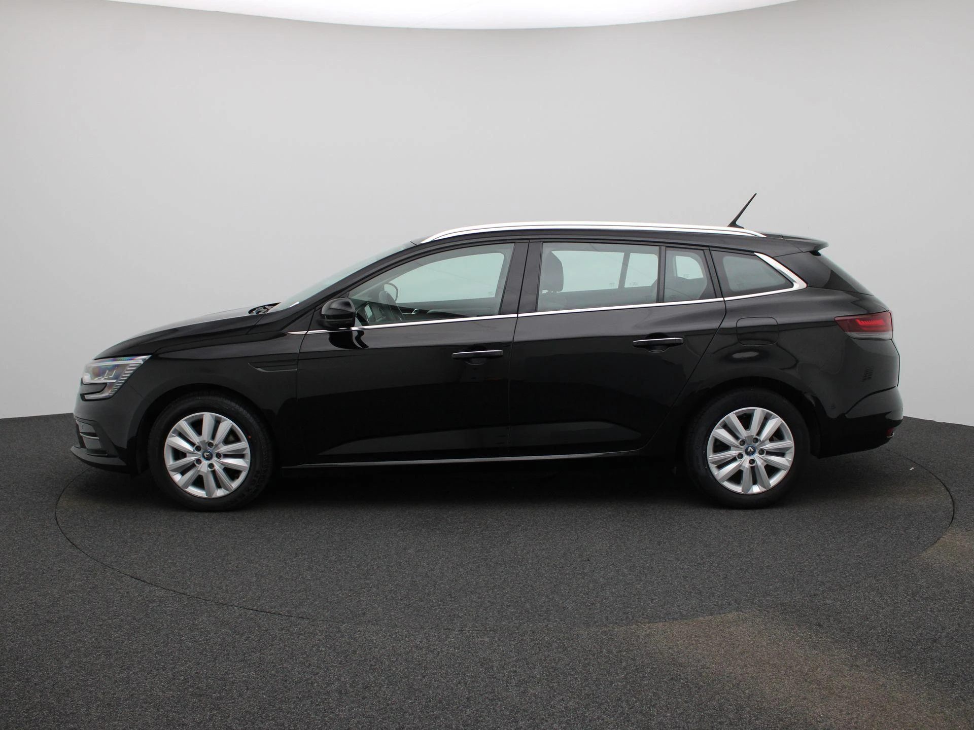 Renault-Megane E-Tech-image-3