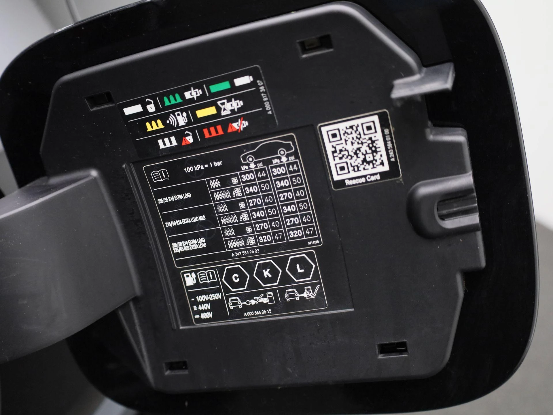 Mercedes-Benz-EQA-image-41