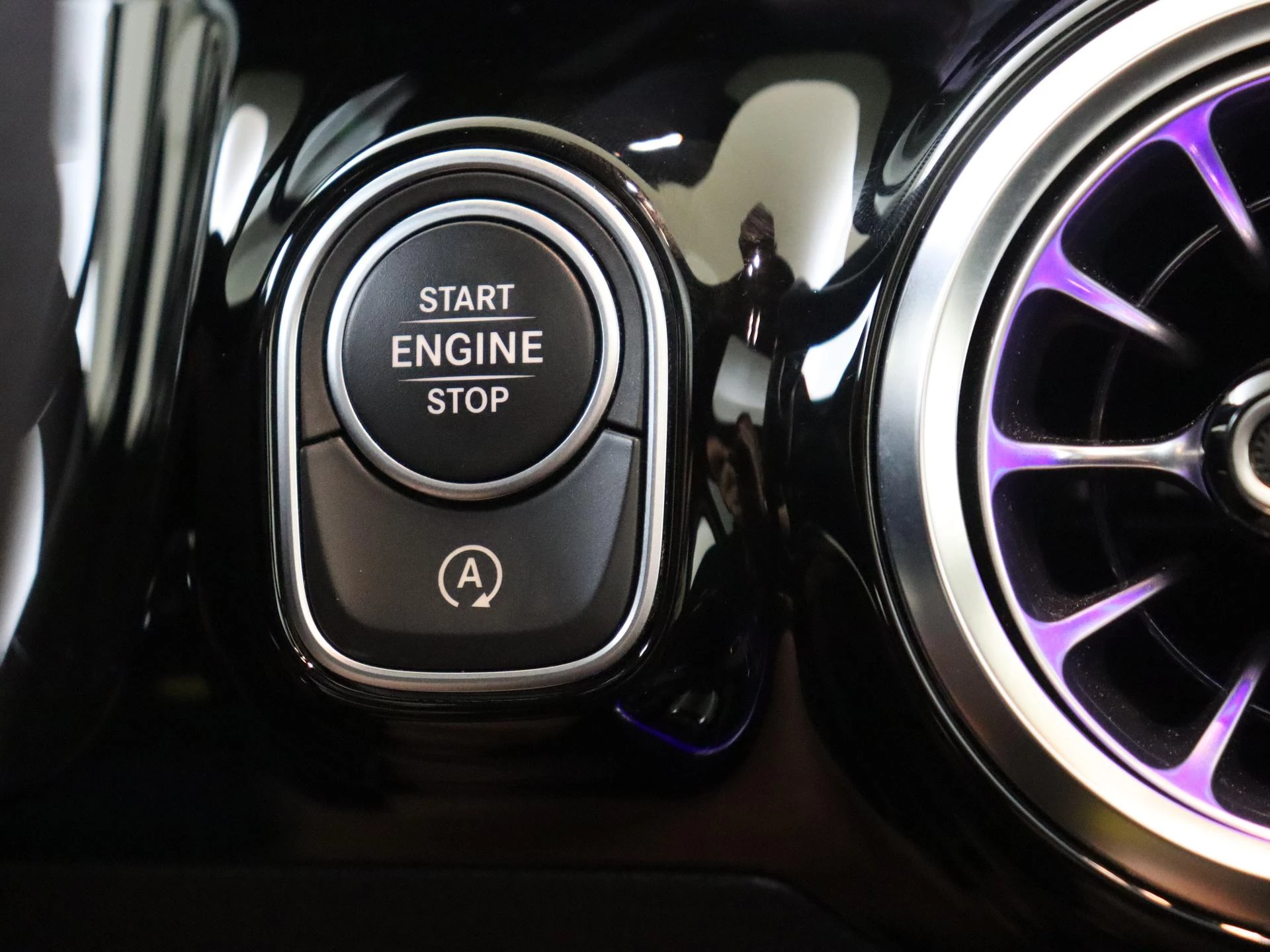 Mercedes-Benz-GLA-image-22