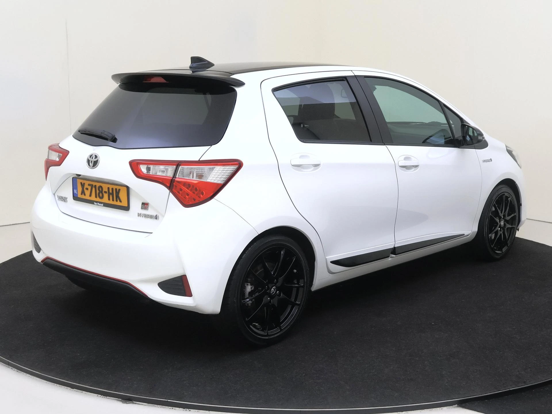 Toyota-Yaris-image-3