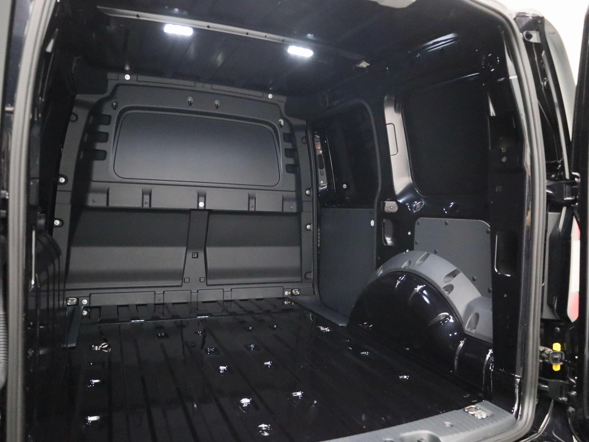 Volkswagen-Caddy-image-9