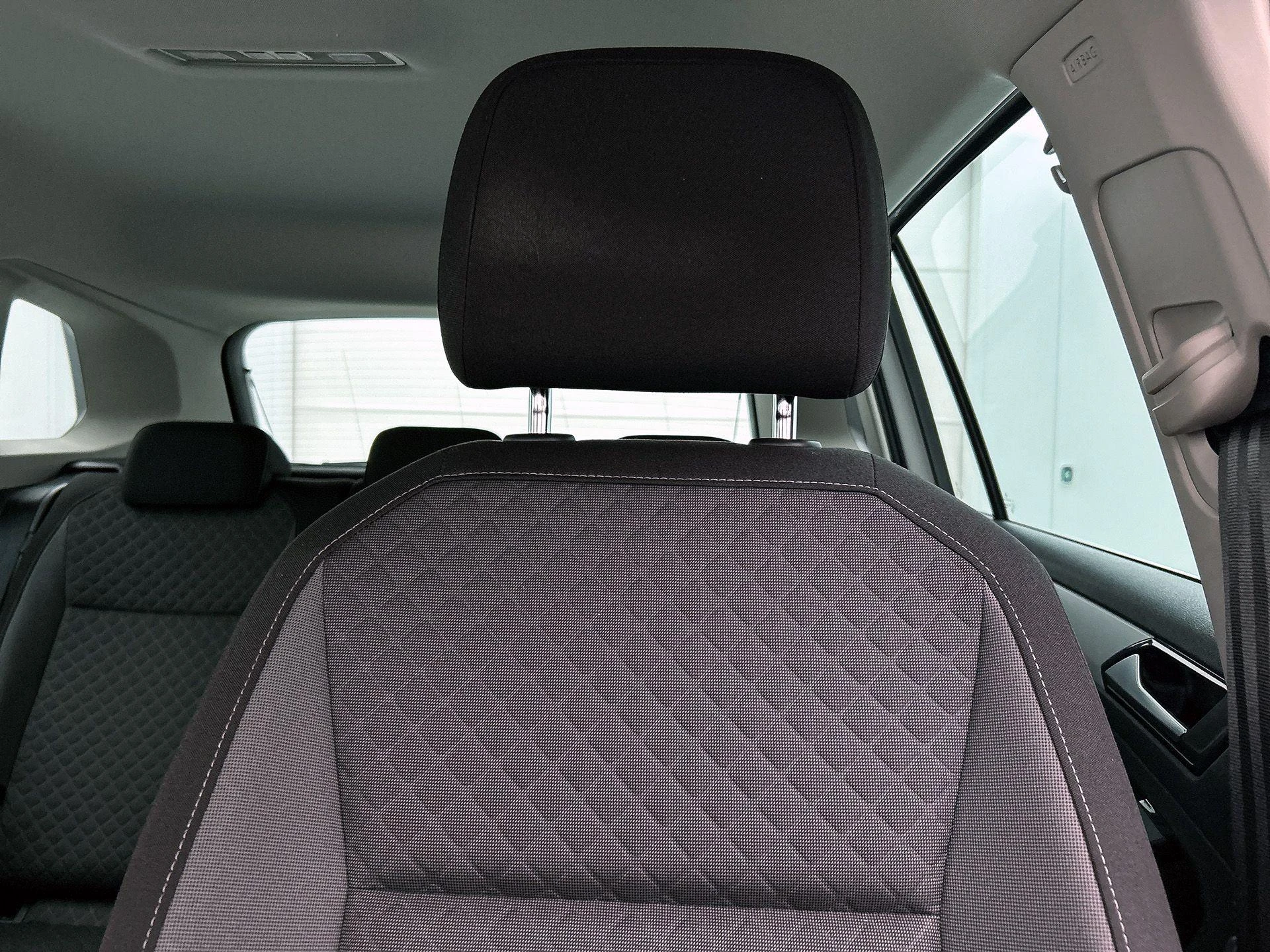 Volkswagen-Tiguan-image-10