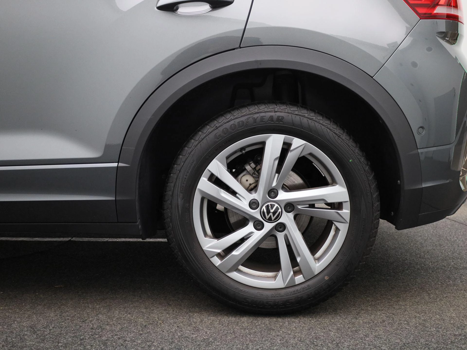 Volkswagen-T-Roc-image-12