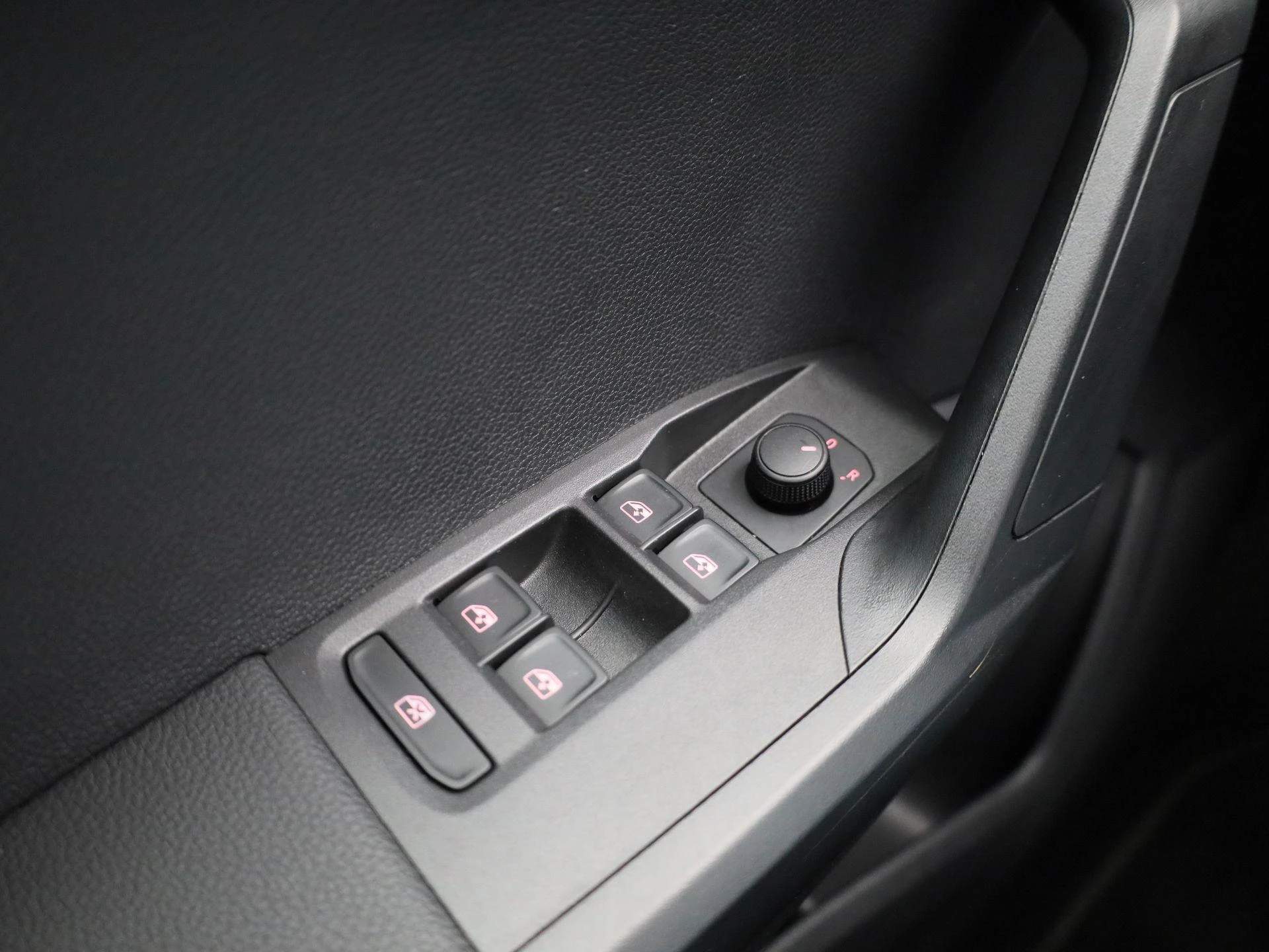 SEAT-Arona-image-19