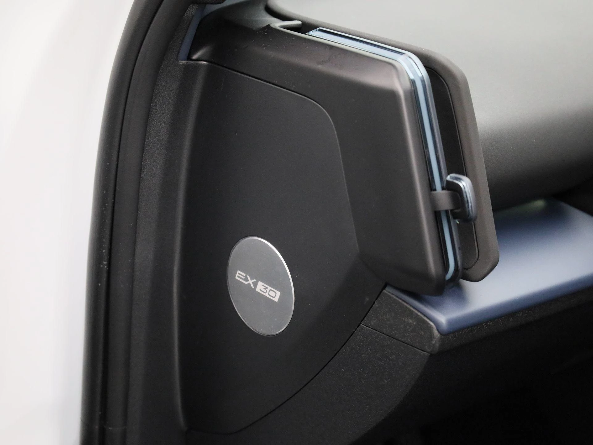 Volvo-EX30-image-32